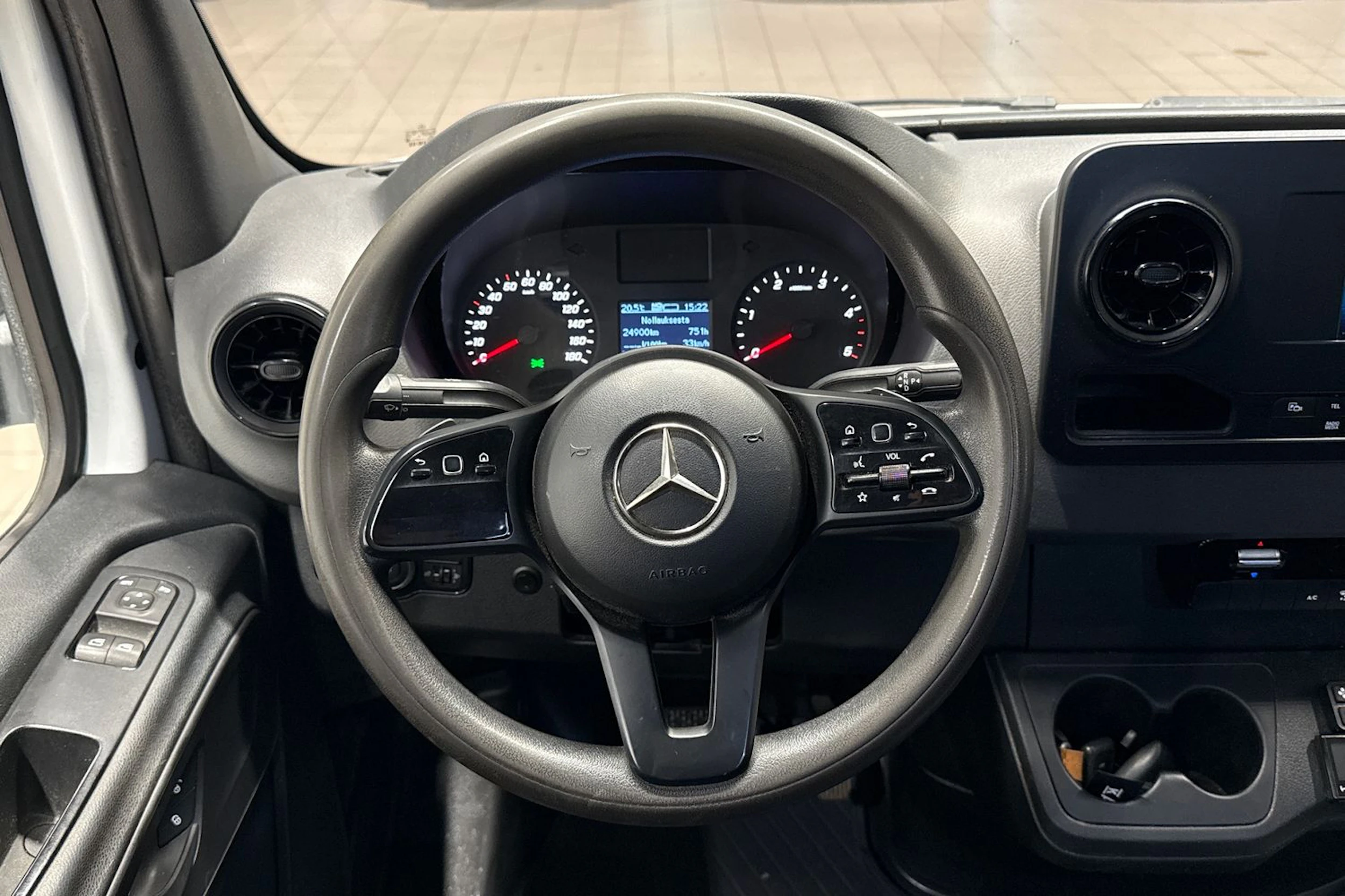 valkoinen Mercedes-Benz Sprinter 2020 kuva 23.