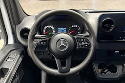valkoinen Mercedes-Benz Sprinter 2020 kuva 23.