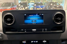 valkoinen Mercedes-Benz Sprinter 2020 kuva 26.