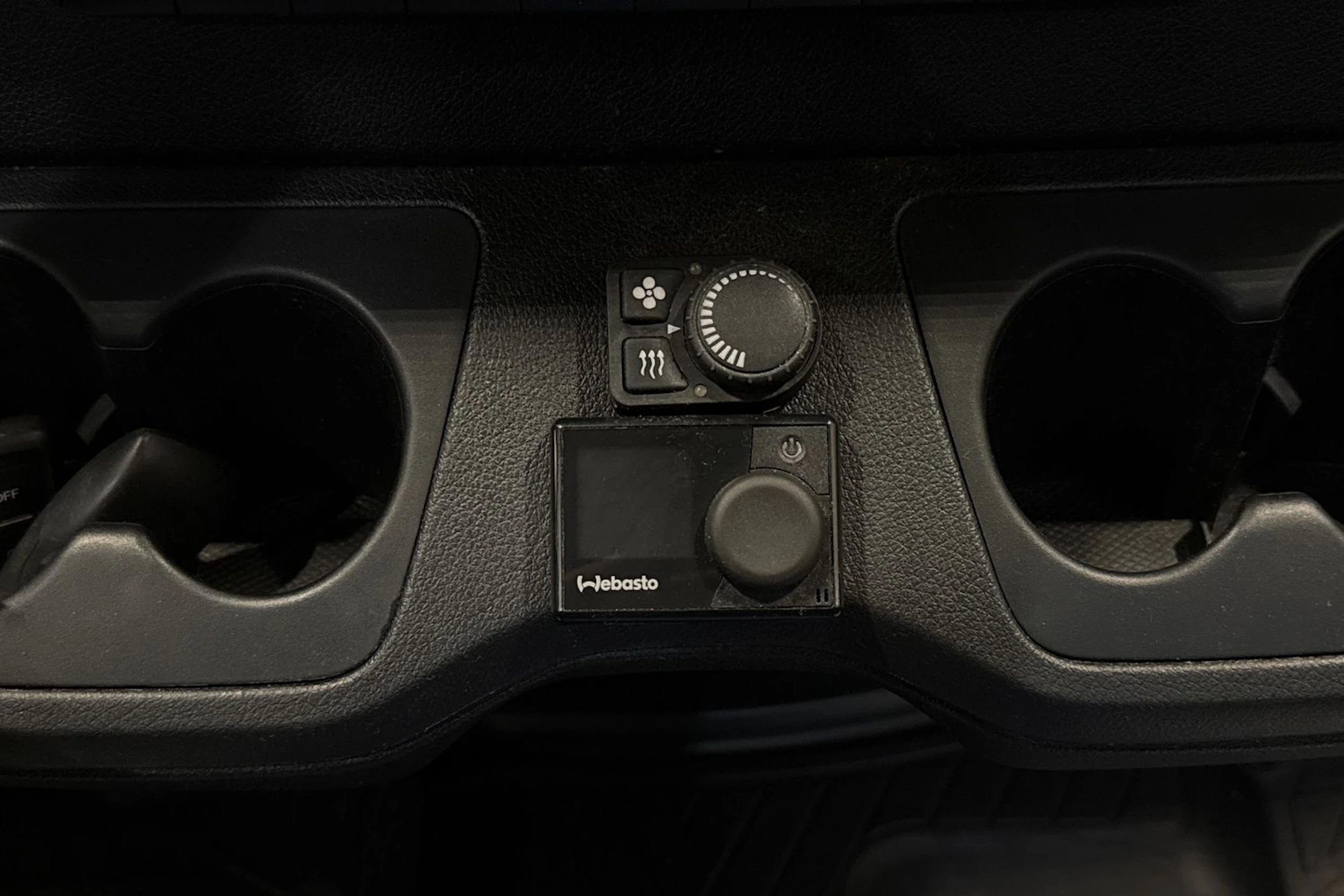 valkoinen Mercedes-Benz Sprinter 2020 kuva 27.