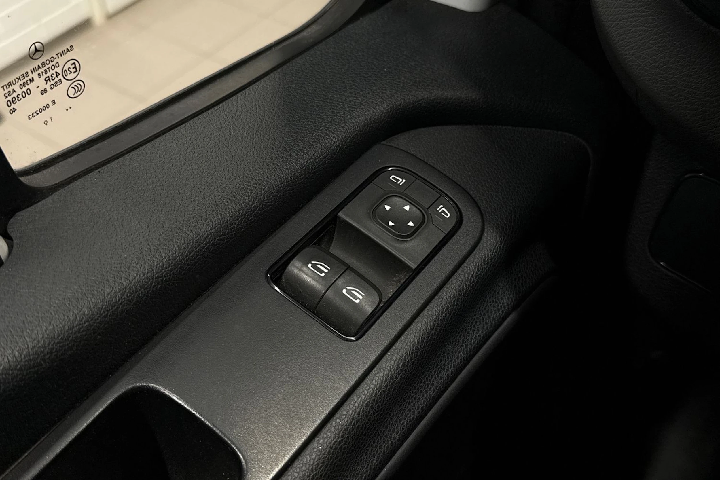 valkoinen Mercedes-Benz Sprinter 2020 kuva 29.