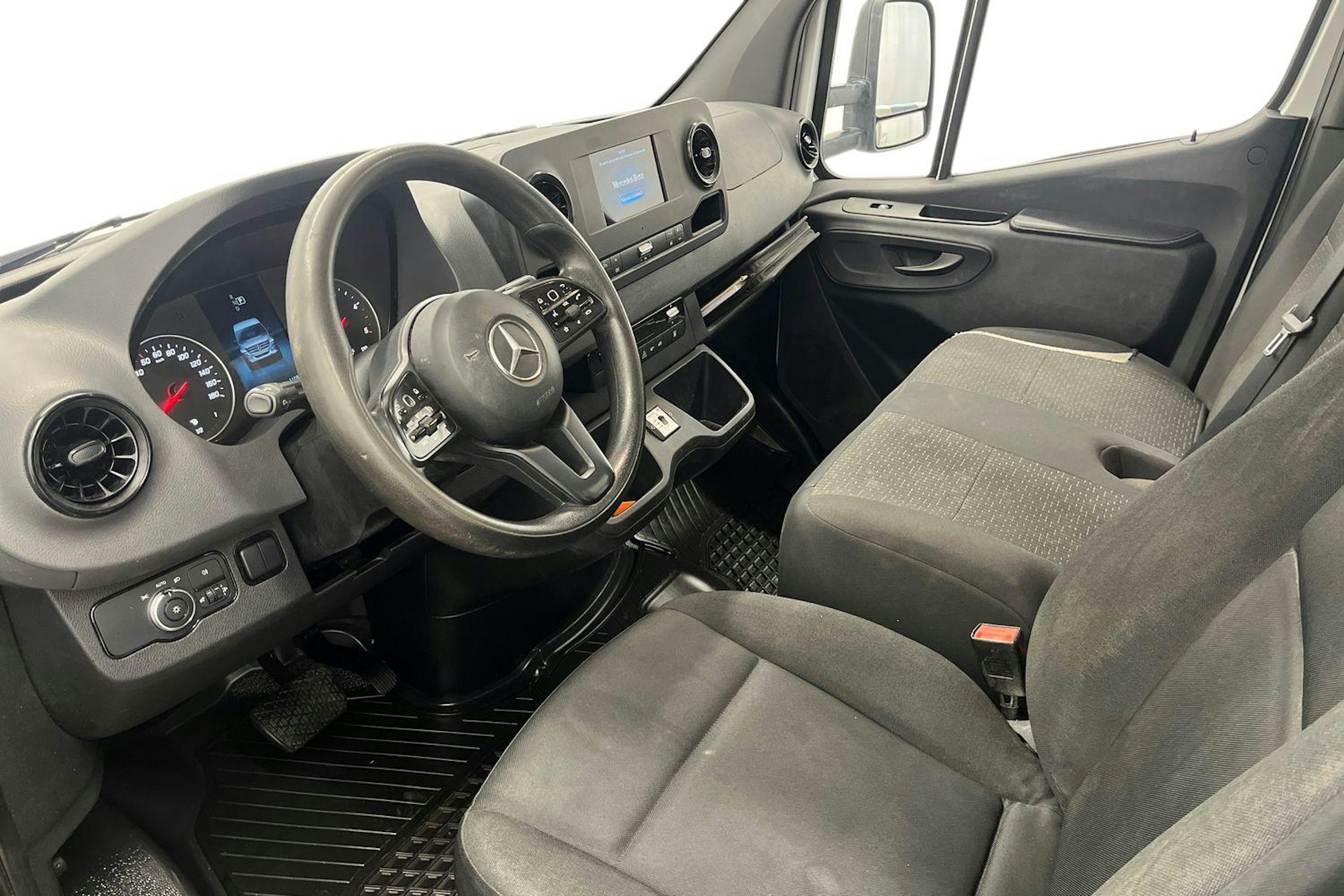 valkoinen Mercedes-Benz Sprinter 2020 kuva 5.