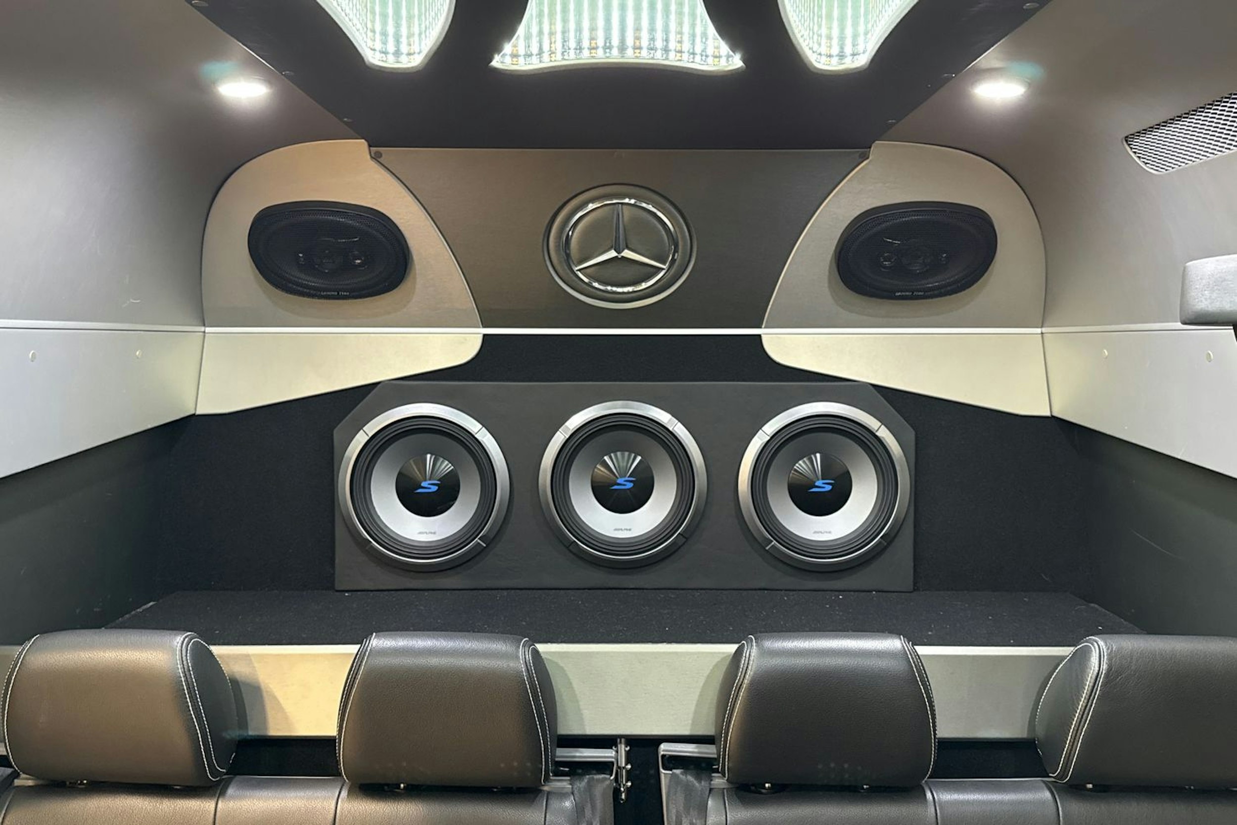 Musta Mercedes-Benz SPRINTER 2020 kuva 15.