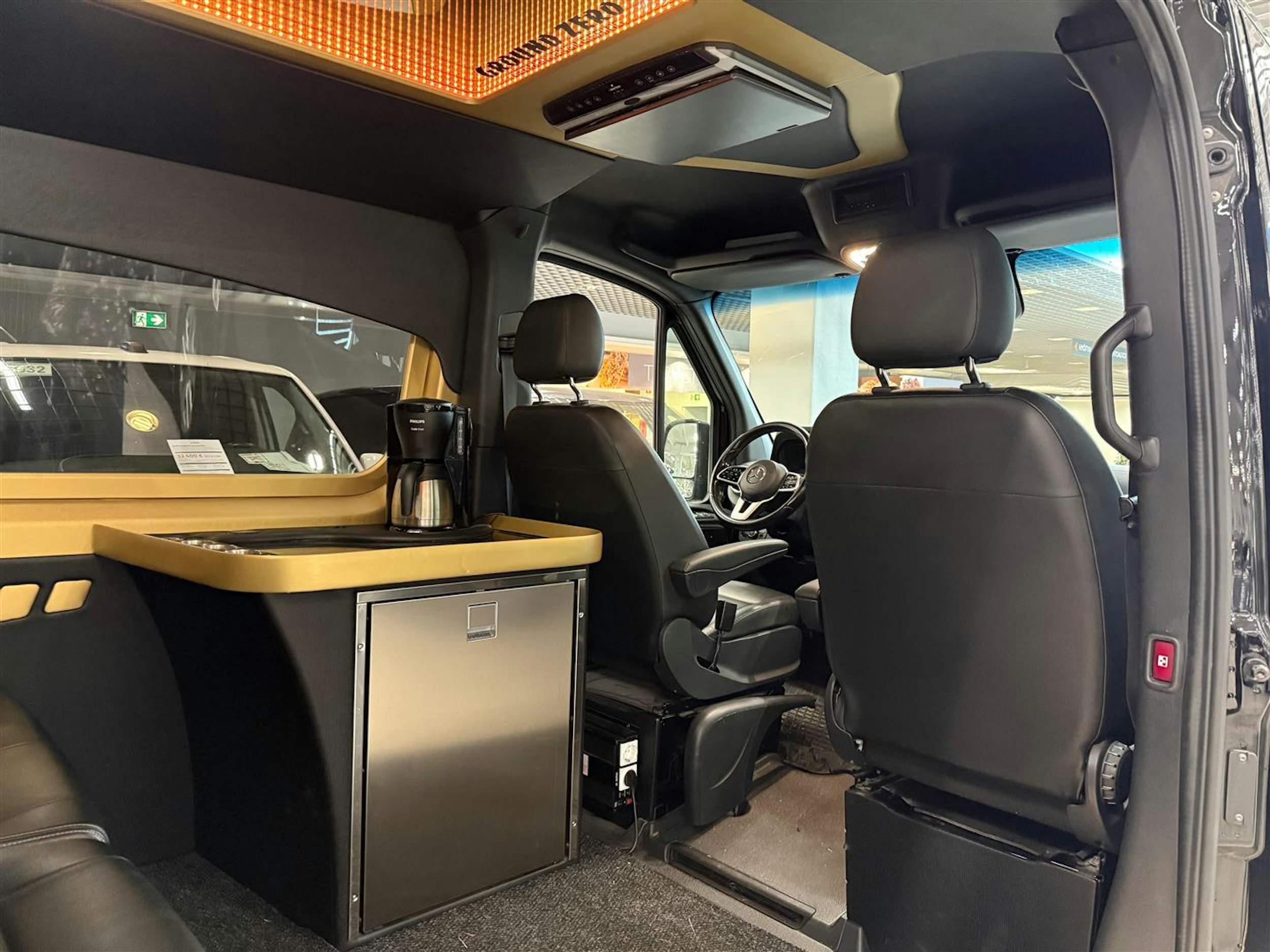 musta Mercedes-Benz Sprinter 2020 kuva 4.