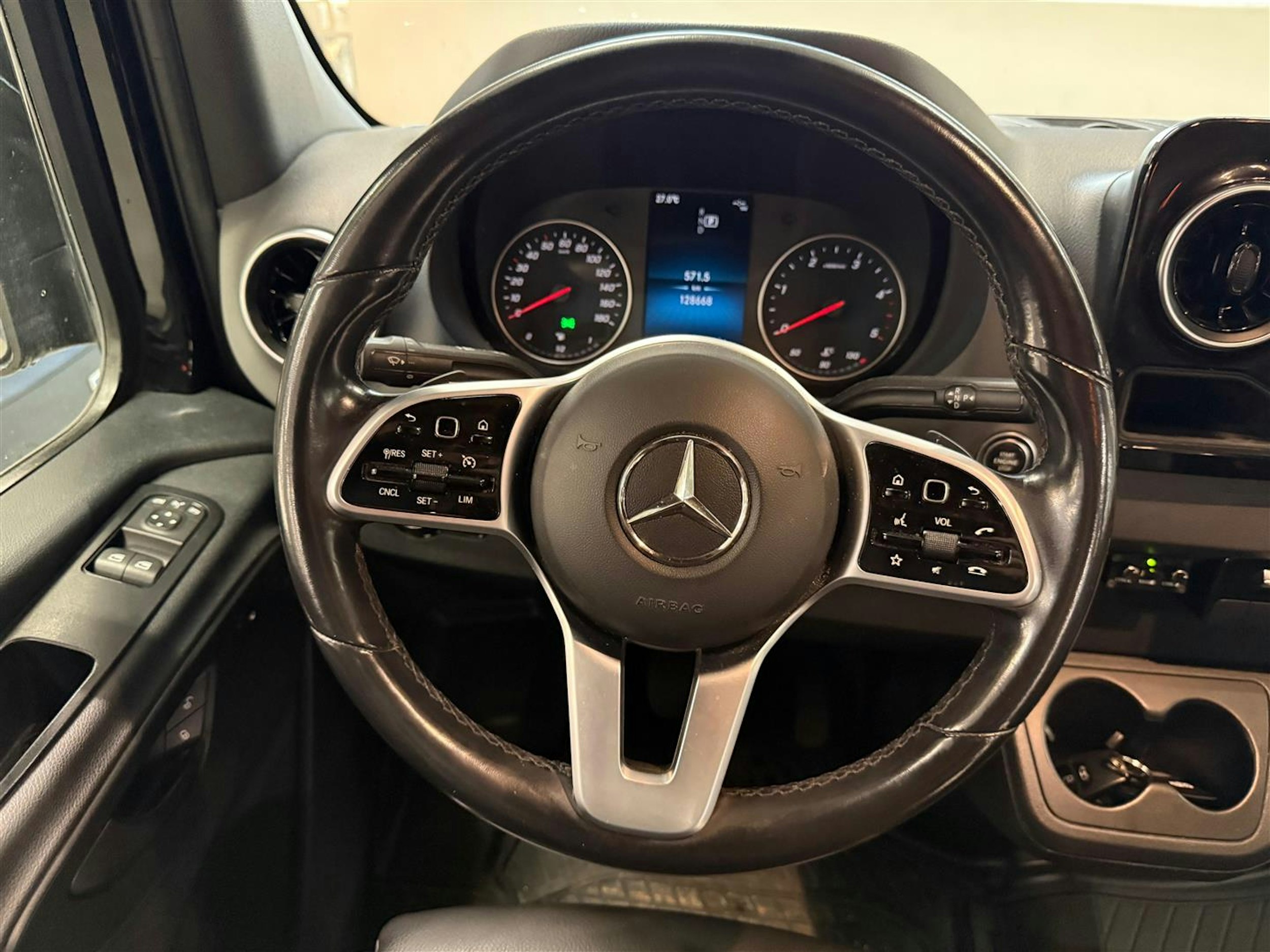 musta Mercedes-Benz Sprinter 2020 kuva 8.