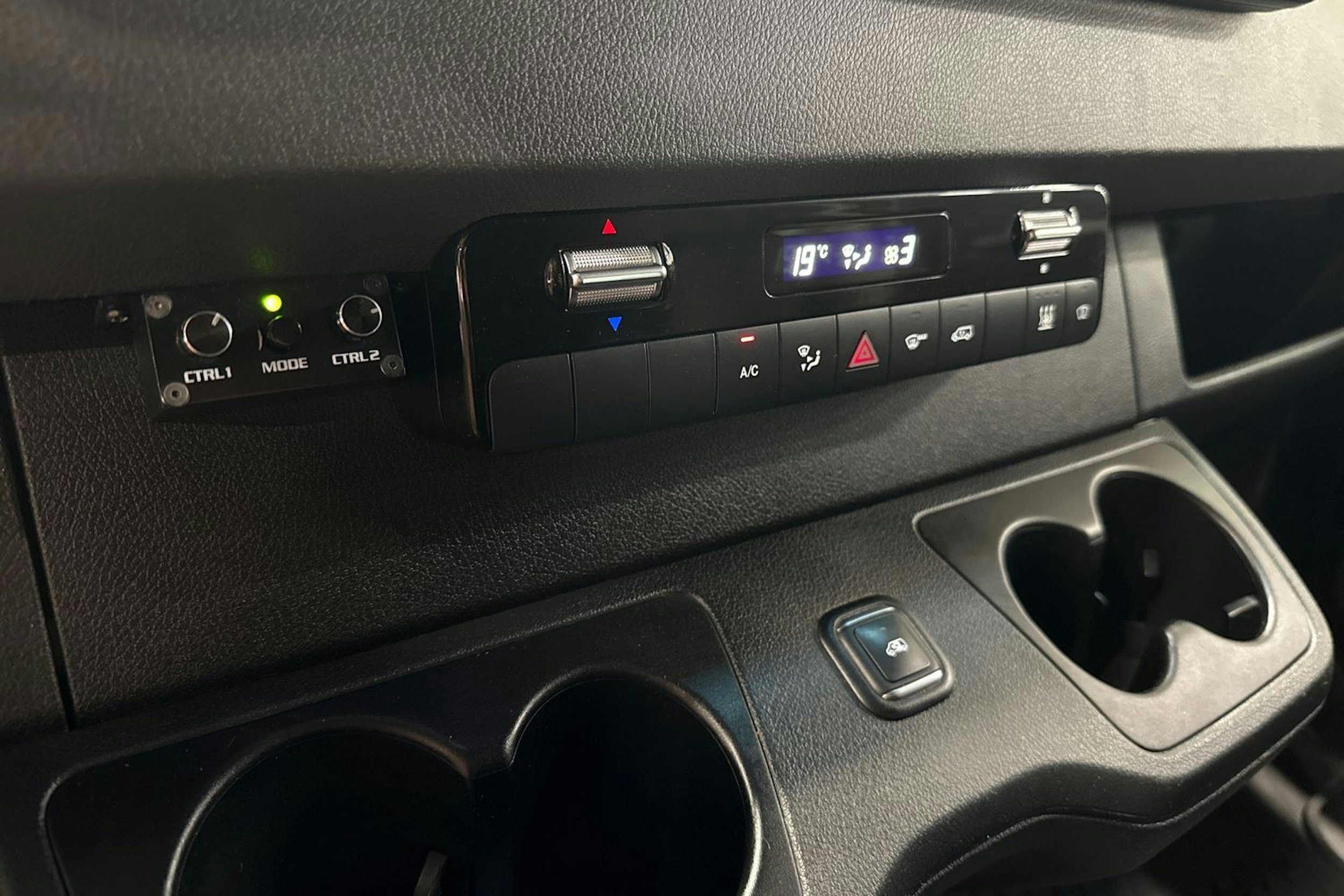 musta Mercedes-Benz Sprinter 2020 kuva 12.