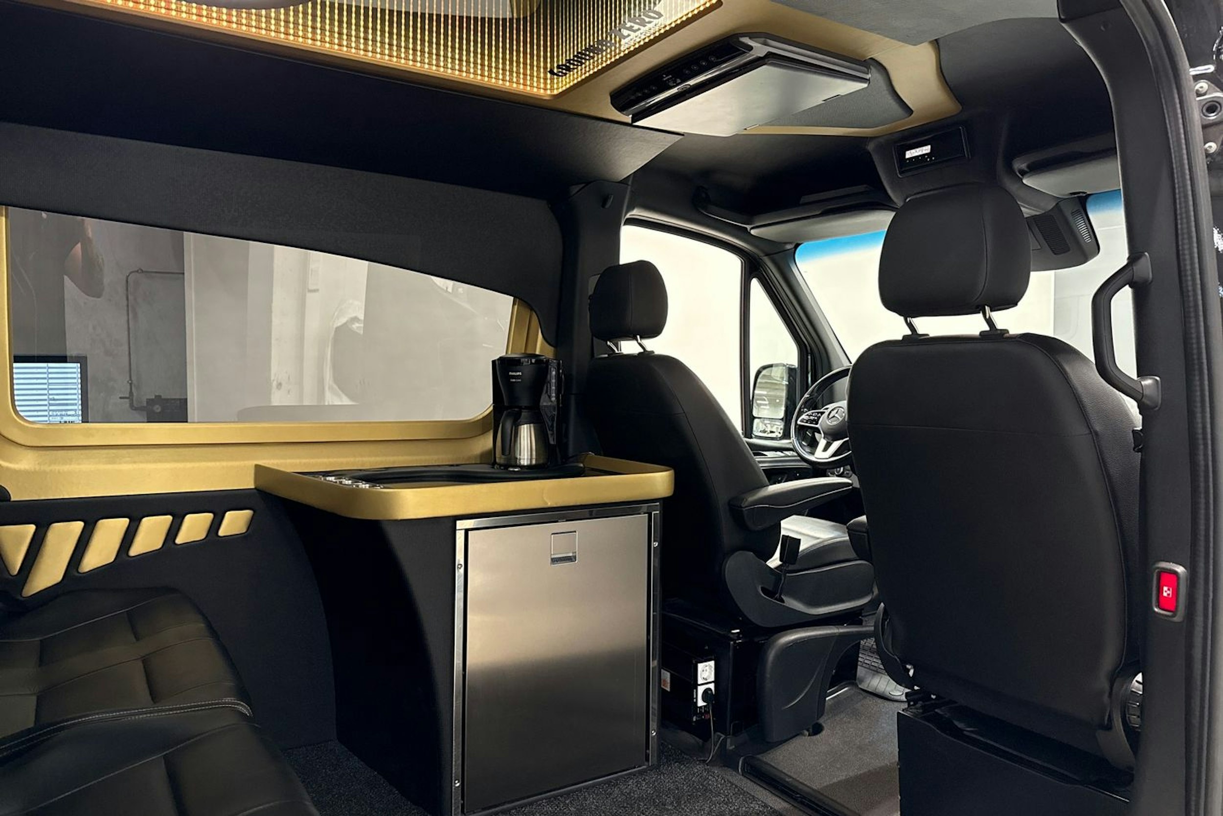musta Mercedes-Benz Sprinter 2020 kuva 18.