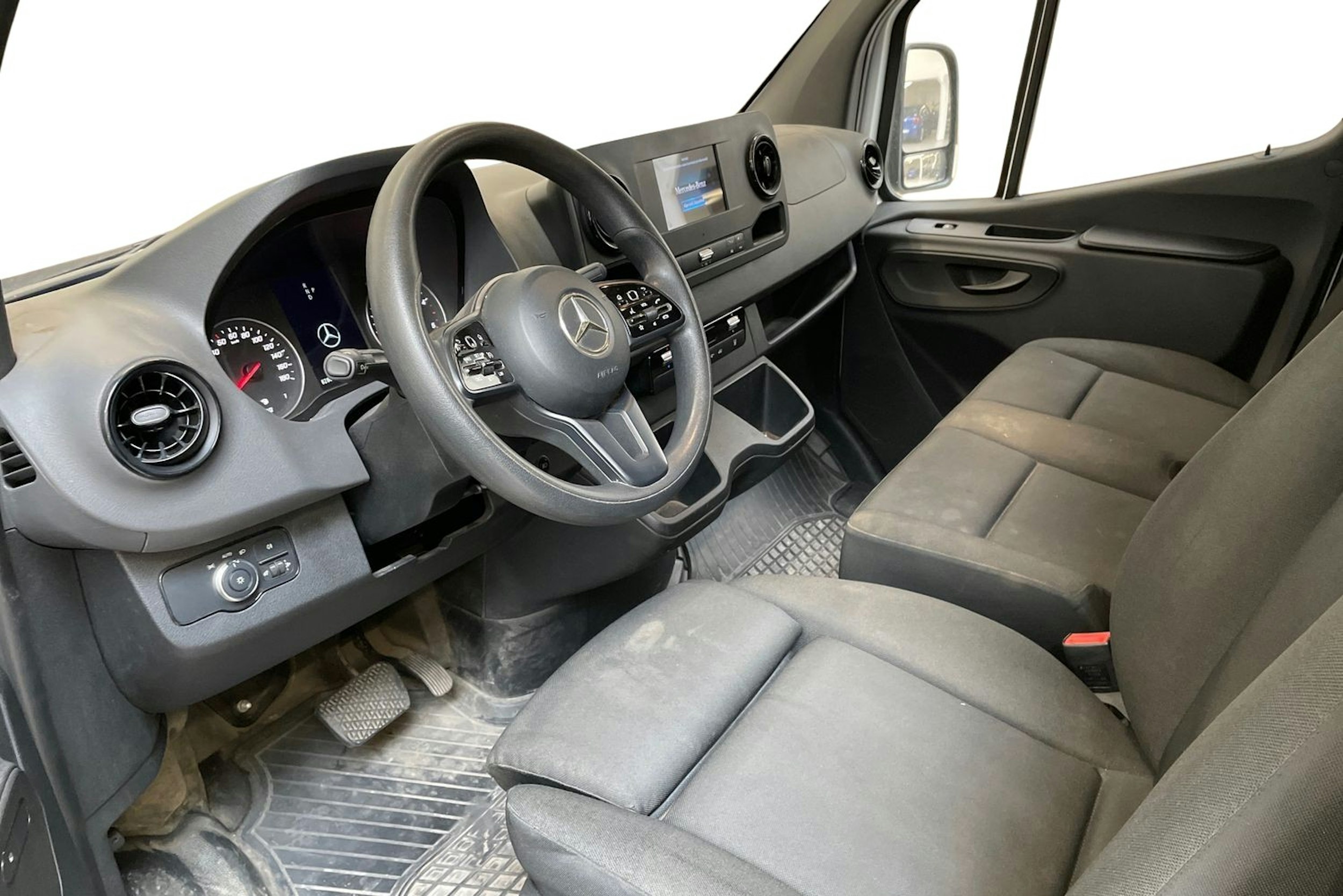 valkoinen Mercedes-Benz Sprinter 2020 kuva 3.