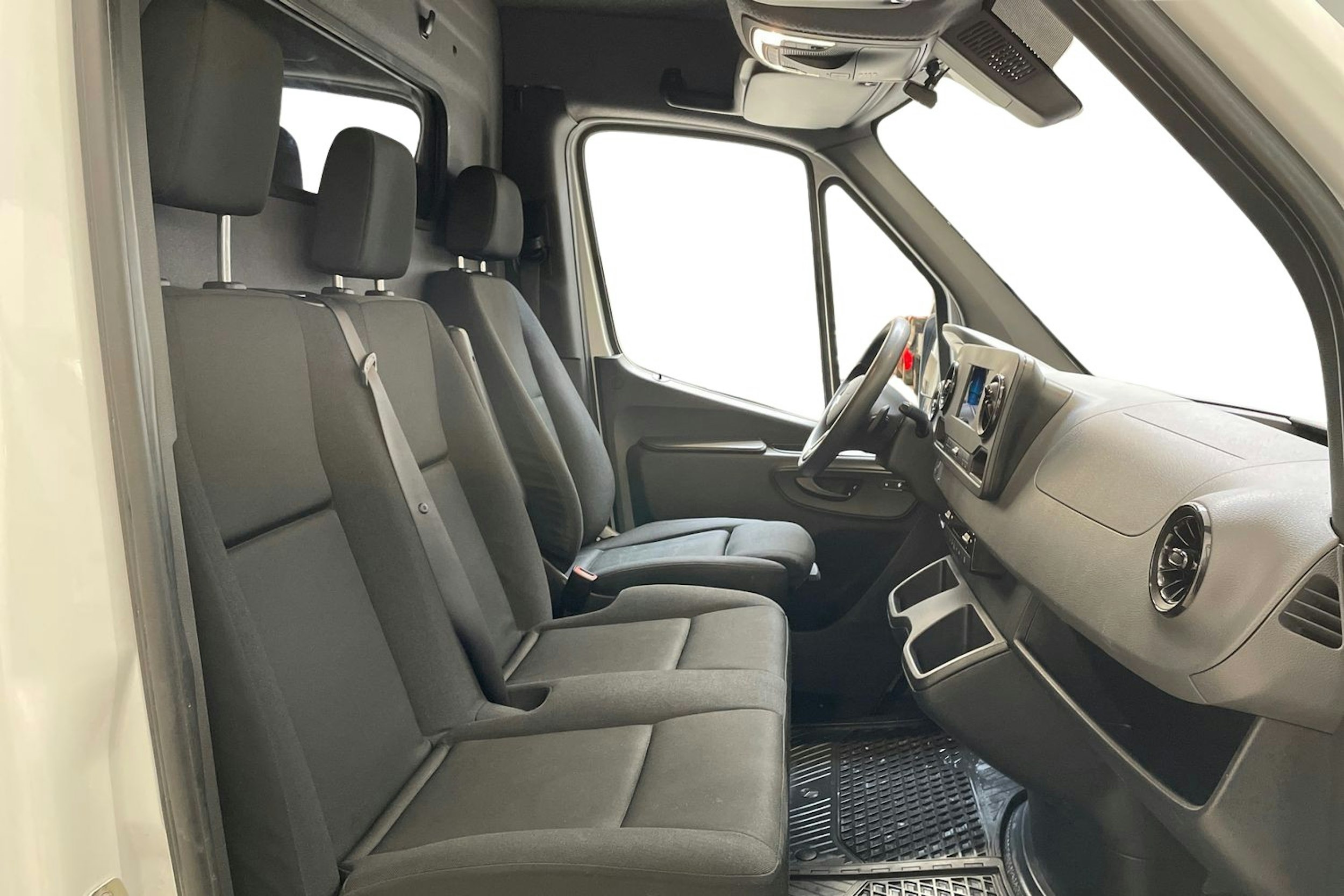 valkoinen Mercedes-Benz Sprinter 2020 kuva 10.