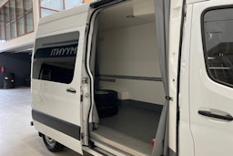 valkoinen Mercedes-Benz Sprinter 2020 kuva 13.
