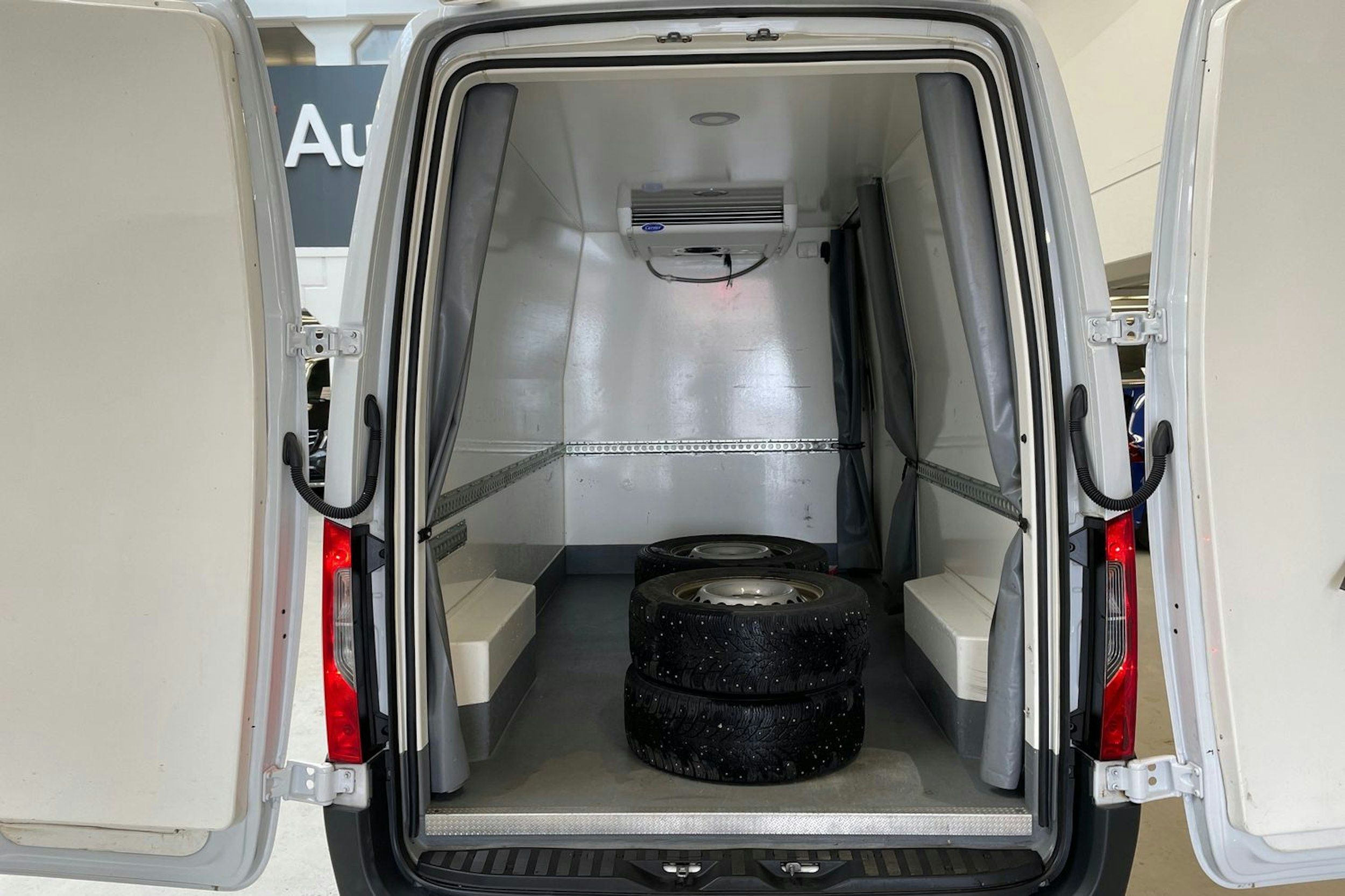 valkoinen Mercedes-Benz Sprinter 2020 kuva 15.