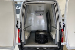 valkoinen Mercedes-Benz Sprinter 2020 kuva 15.