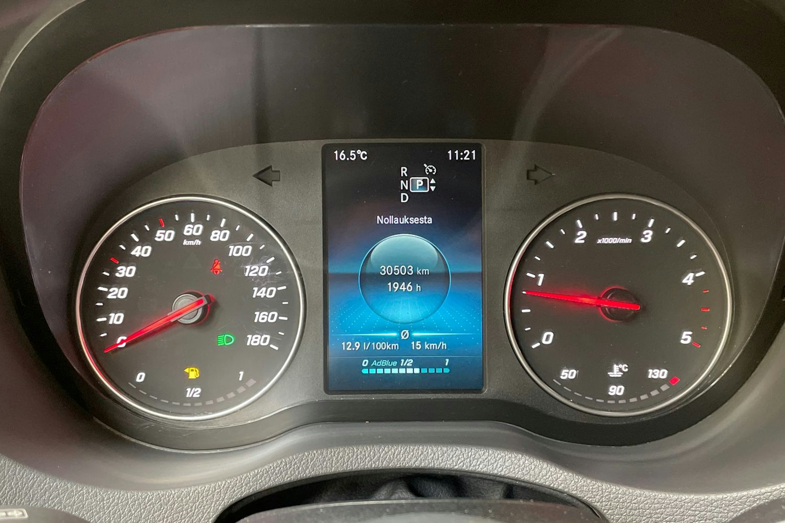 valkoinen Mercedes-Benz Sprinter 2020 kuva 17.