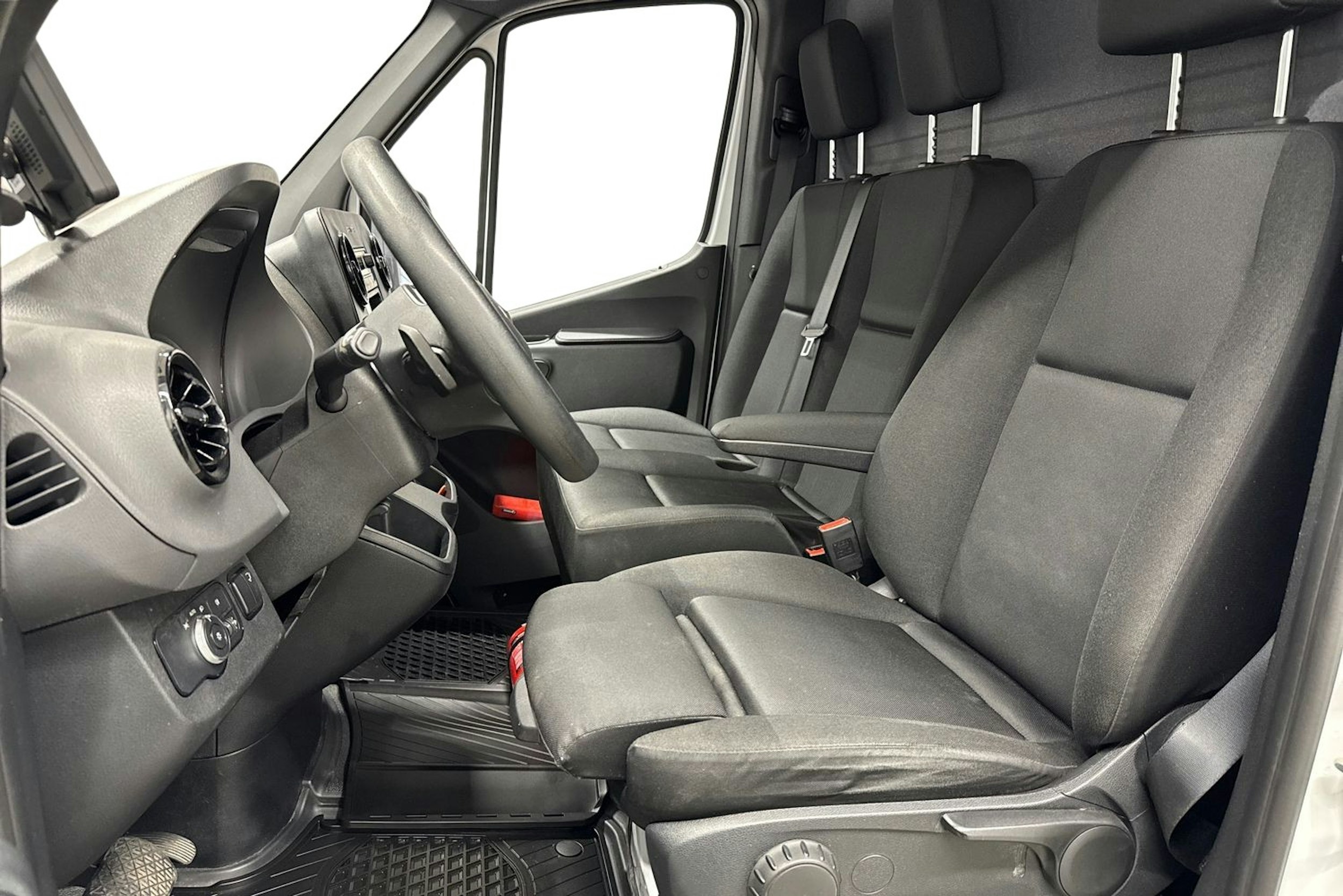 valkoinen Mercedes-Benz Sprinter 2020 kuva 7.