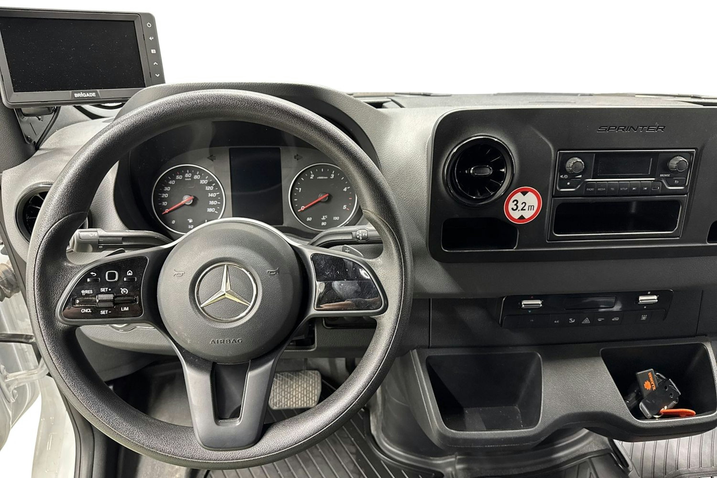 valkoinen Mercedes-Benz Sprinter 2020 kuva 9.