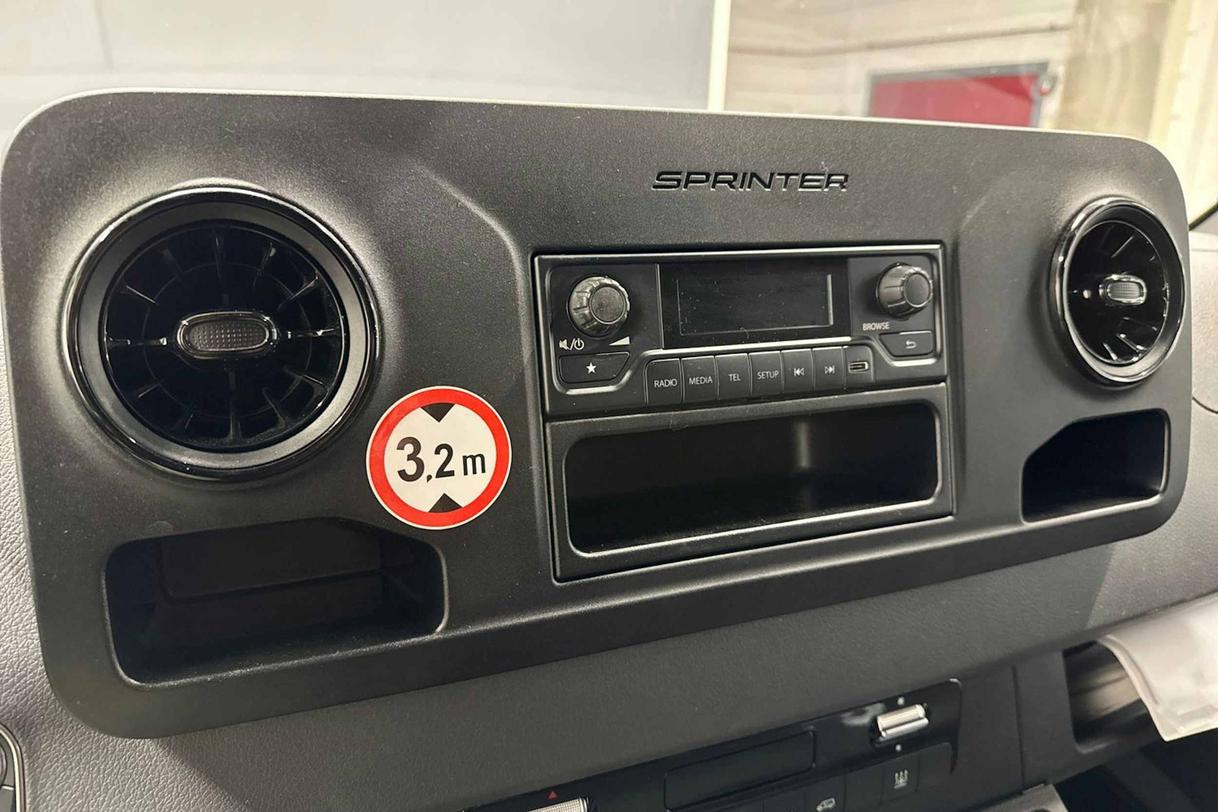 valkoinen Mercedes-Benz Sprinter 2020 kuva 15.