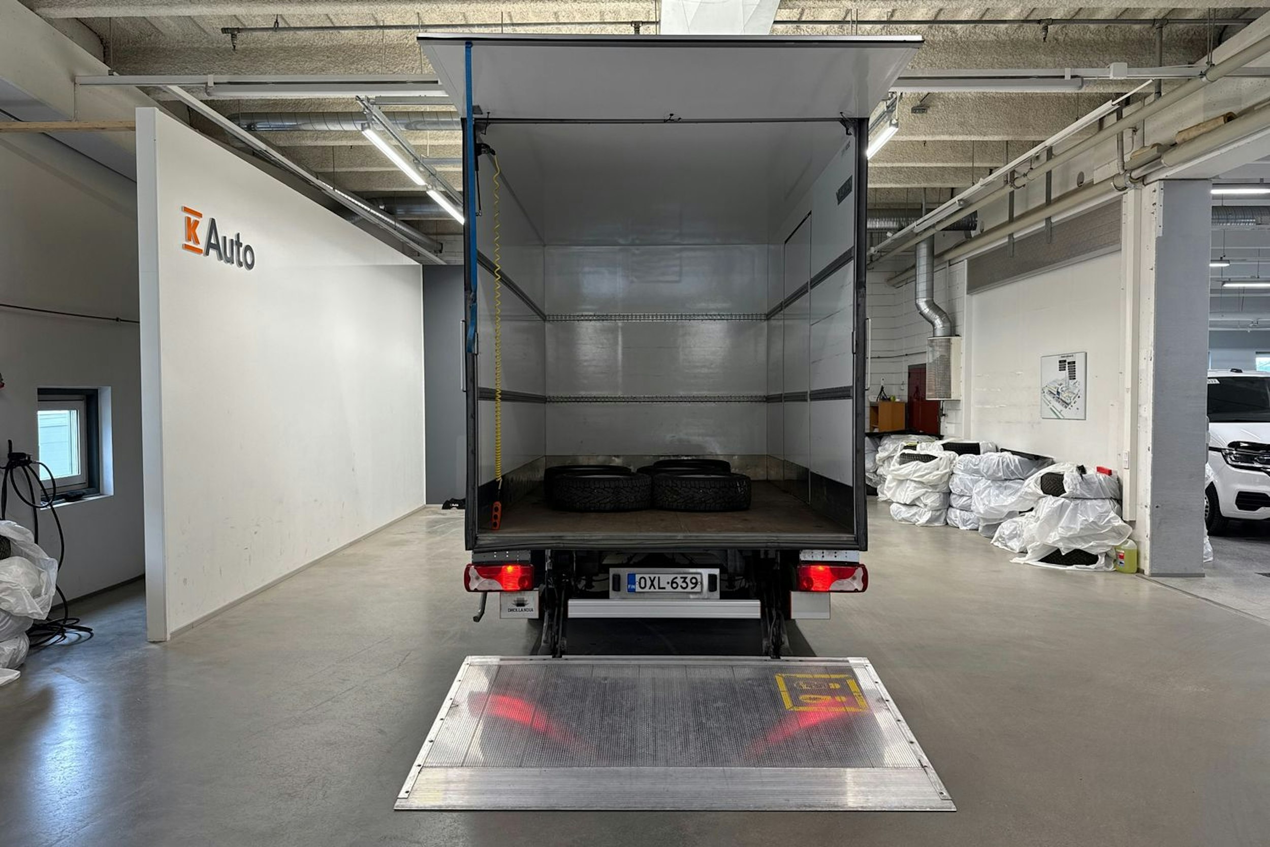 valkoinen Mercedes-Benz Sprinter 2020 kuva 22.