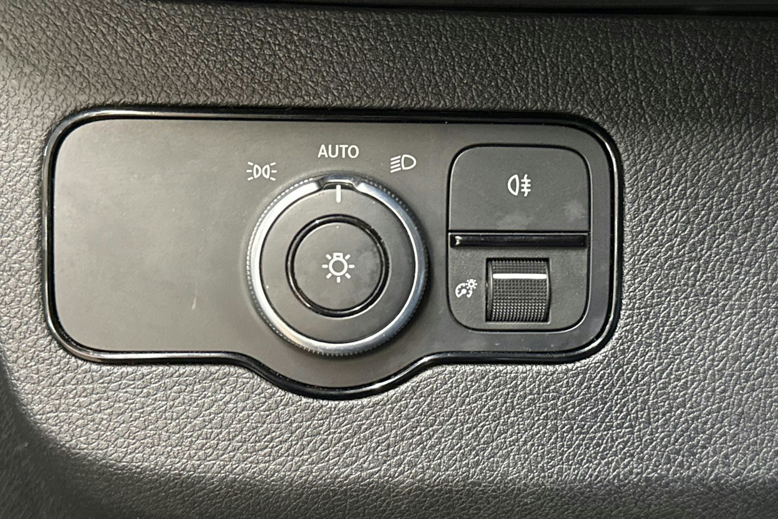 valkoinen Mercedes-Benz Sprinter 2020 kuva 21.