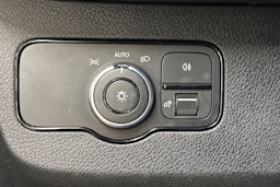 valkoinen Mercedes-Benz Sprinter 2020 kuva 21.