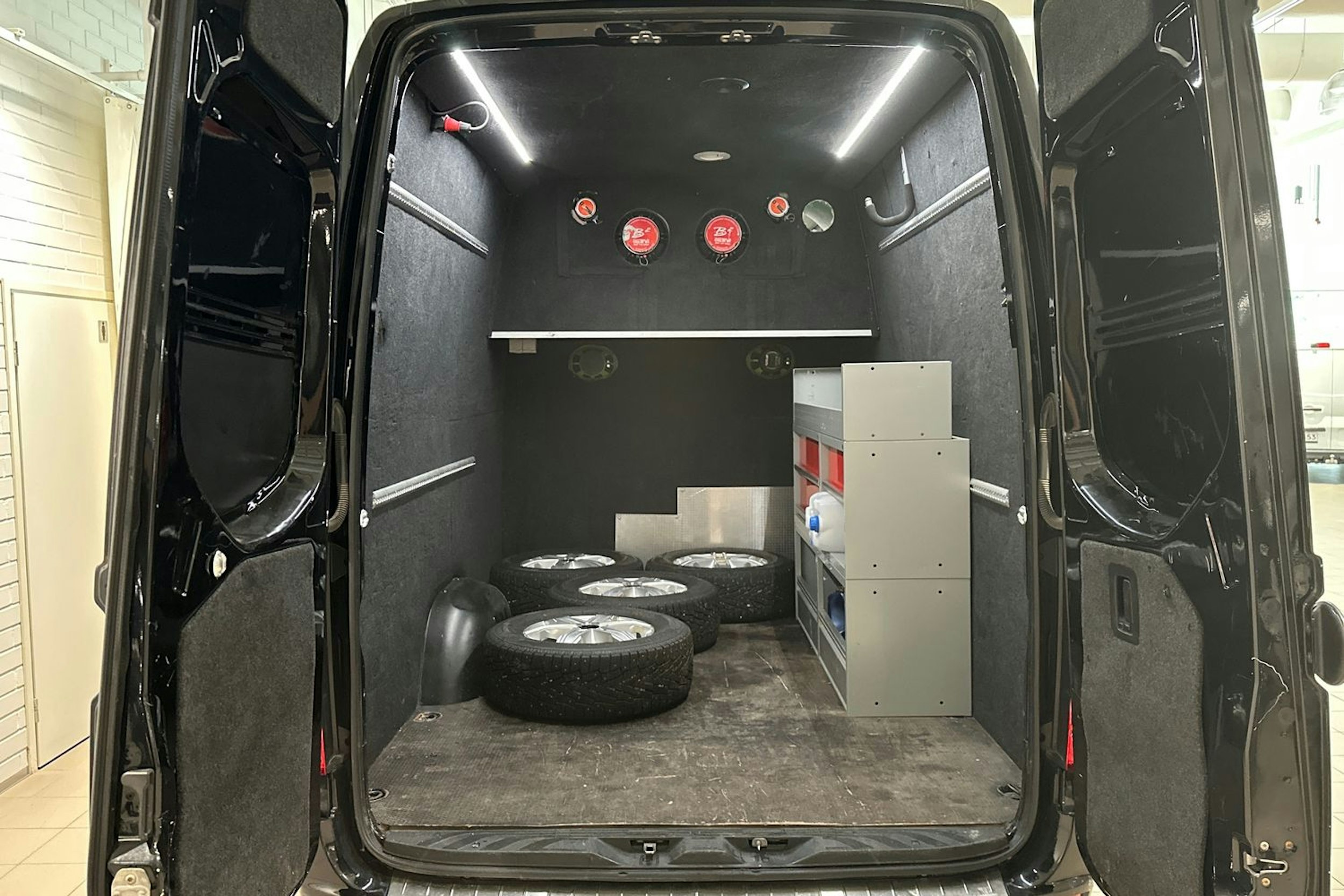 Musta Mercedes-Benz SPRINTER 2020 kuva 30.