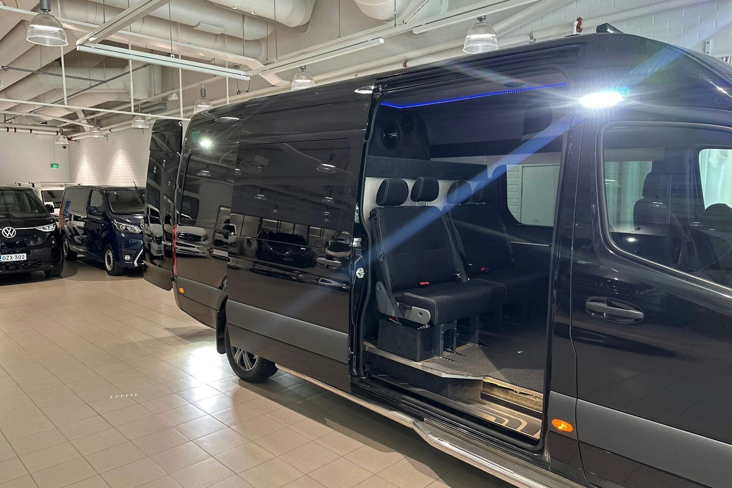 Musta Mercedes-Benz SPRINTER 2020 kuva 37.