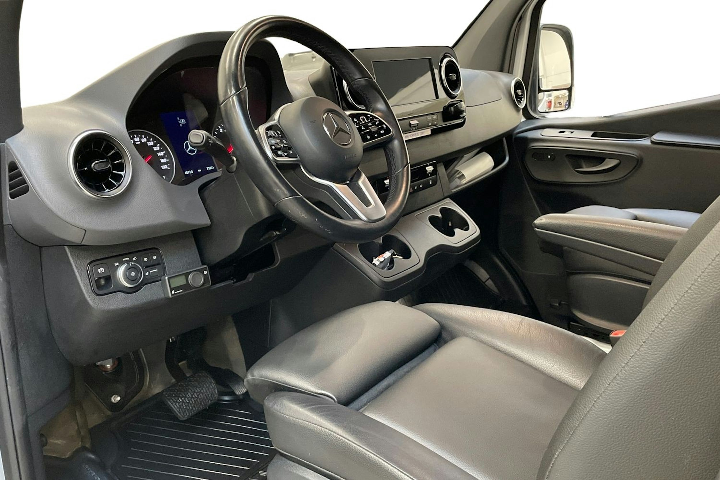 valkoinen Mercedes-Benz Sprinter 2020 kuva 6.