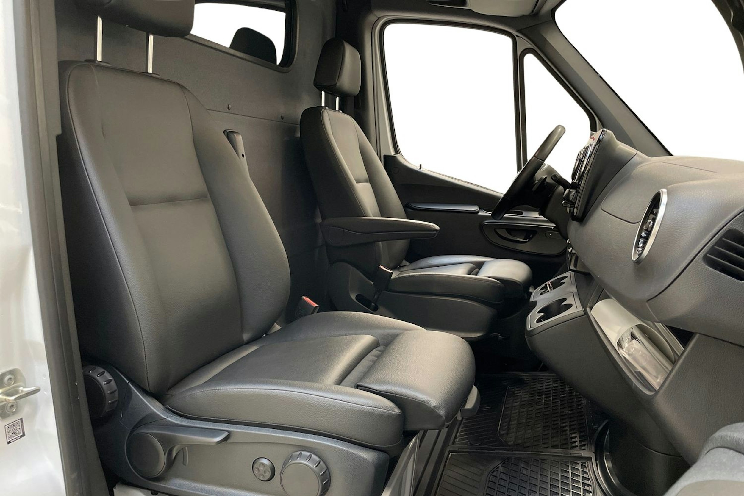 valkoinen Mercedes-Benz Sprinter 2020 kuva 8.