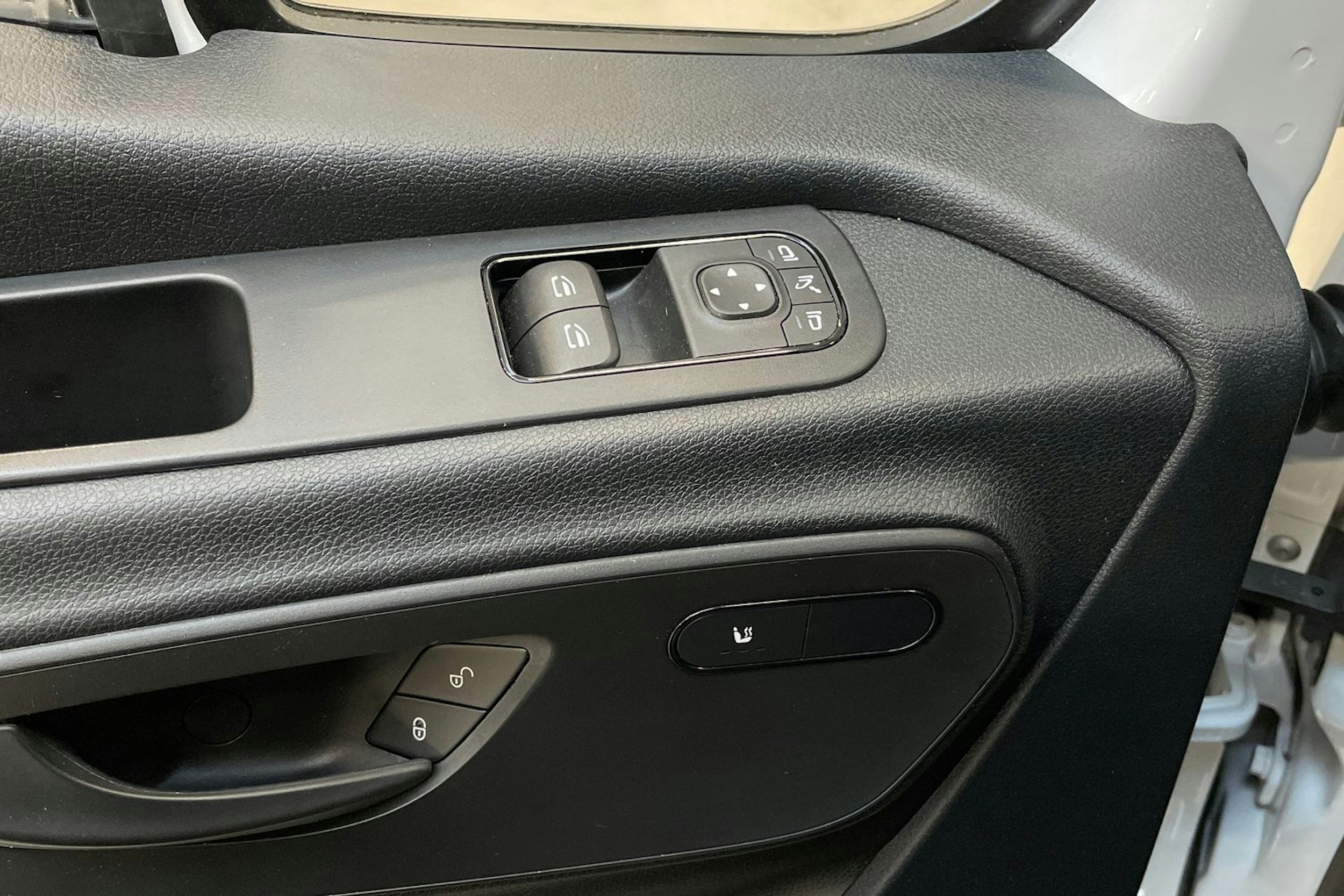 valkoinen Mercedes-Benz Sprinter 2020 kuva 16.