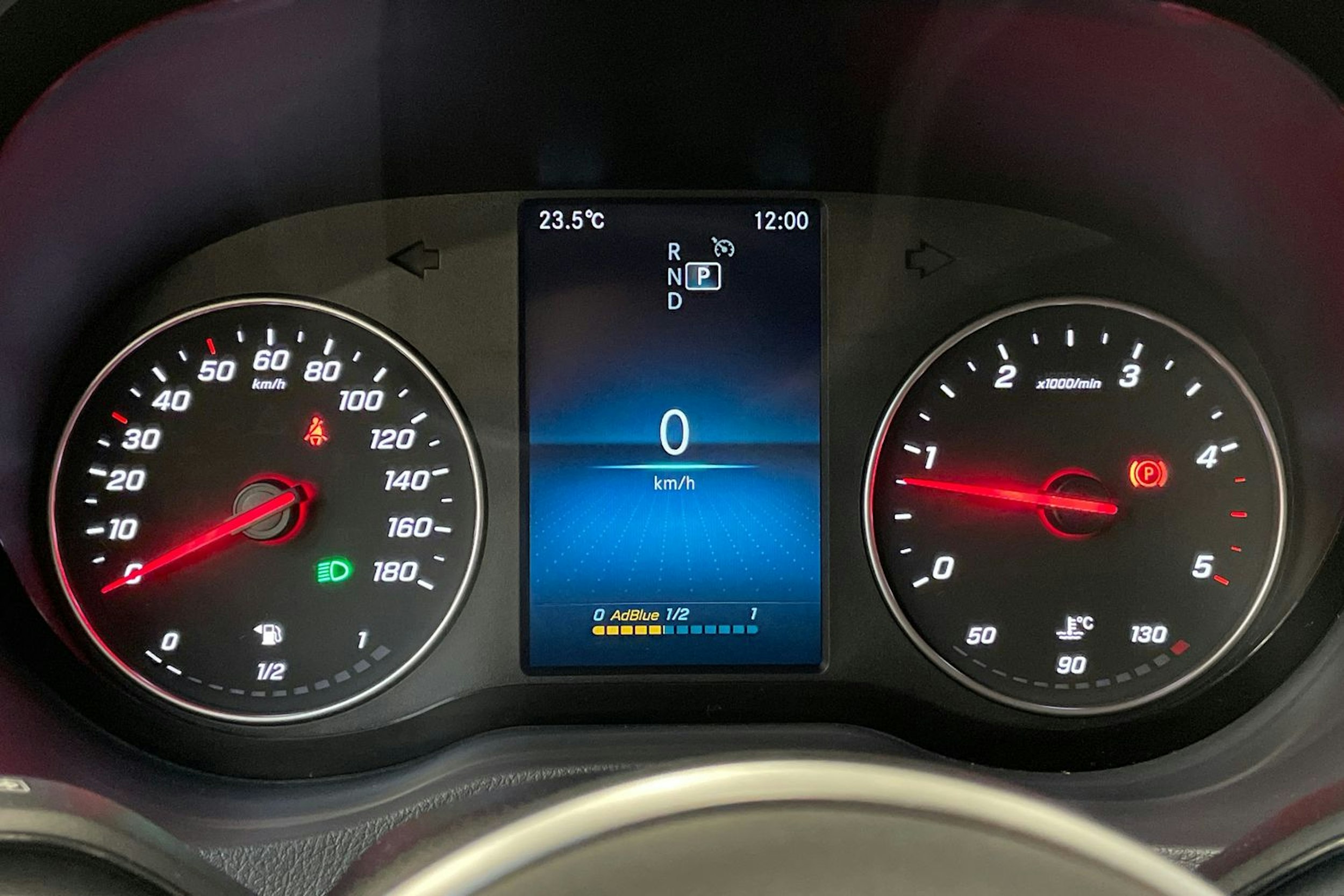 valkoinen Mercedes-Benz Sprinter 2020 kuva 17.