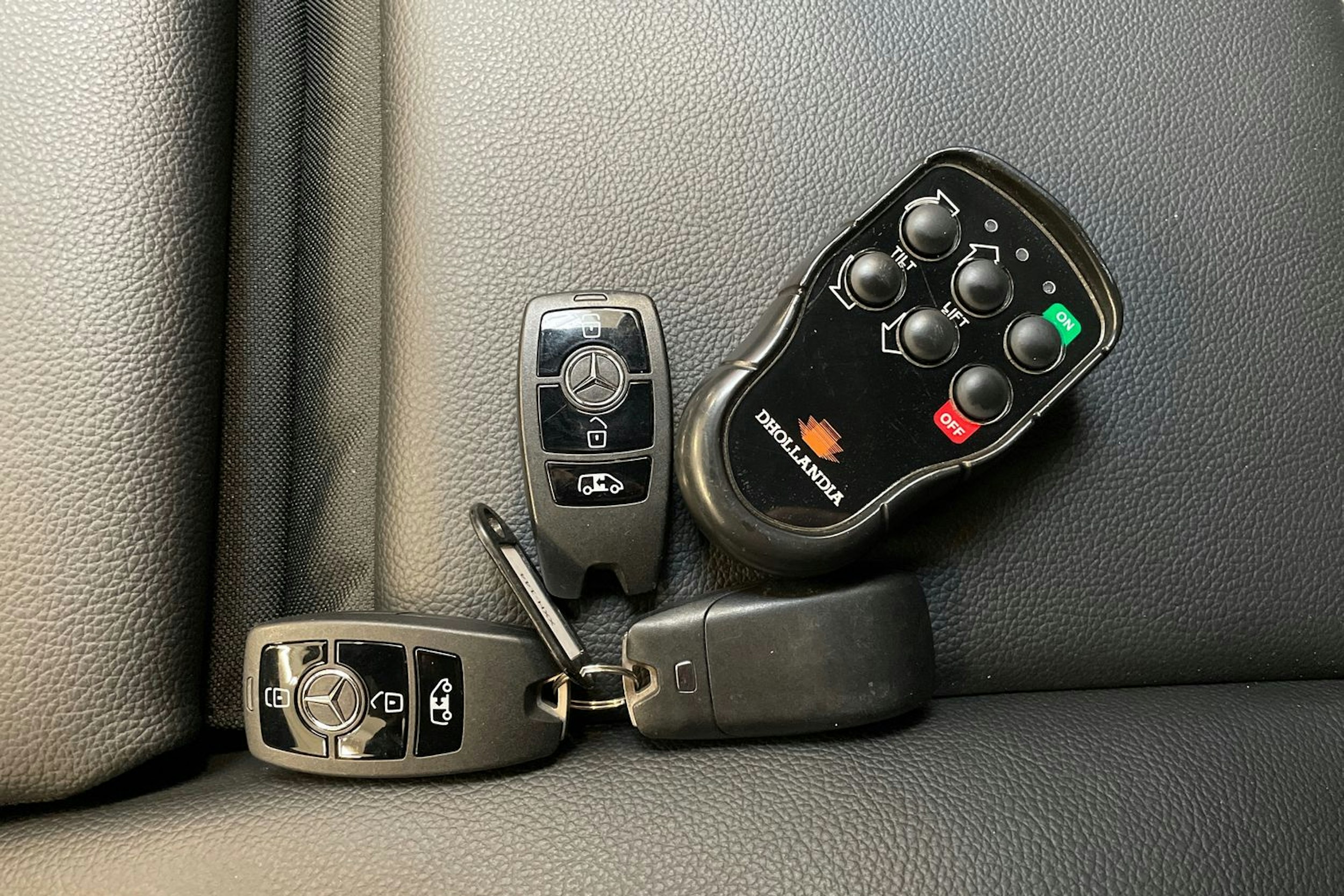valkoinen Mercedes-Benz Sprinter 2020 kuva 24.
