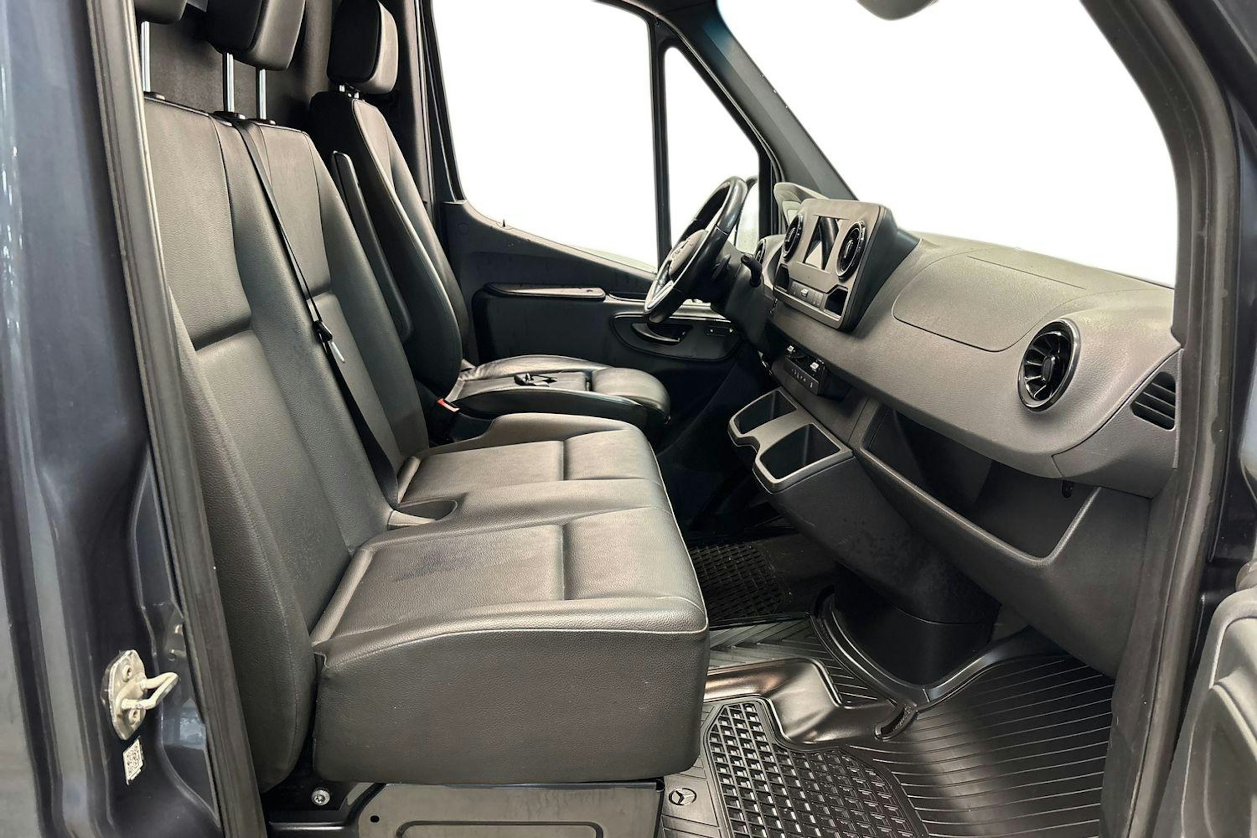 harmaa Mercedes-Benz Sprinter 2020 kuva 11.