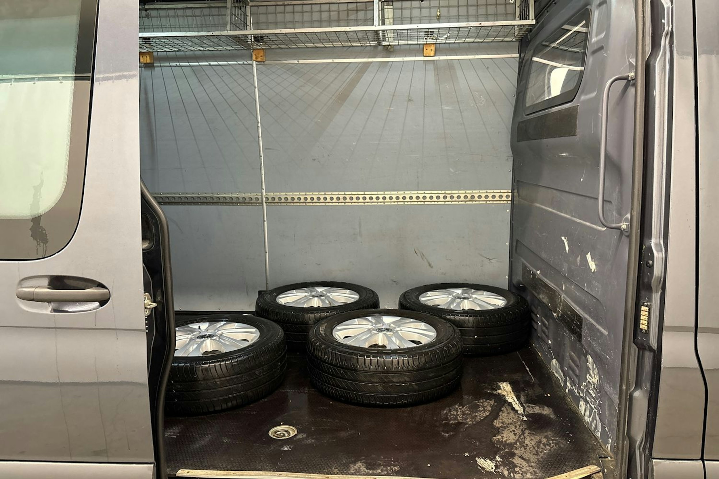 harmaa Mercedes-Benz Sprinter 2020 kuva 20.