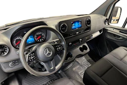 valkoinen Mercedes-Benz Sprinter 2021 kuva 9.