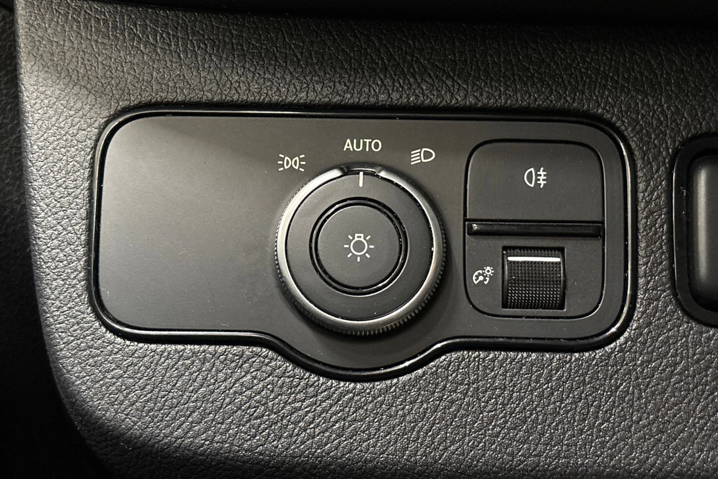 valkoinen Mercedes-Benz Sprinter 2021 kuva 15.