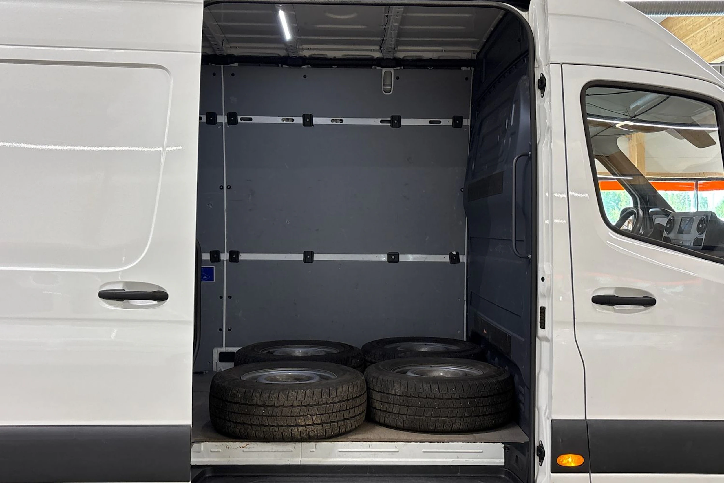 valkoinen Mercedes-Benz Sprinter 2021 kuva 26.