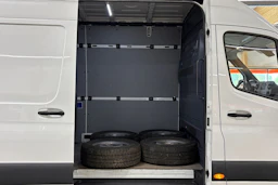 valkoinen Mercedes-Benz Sprinter 2021 kuva 26.