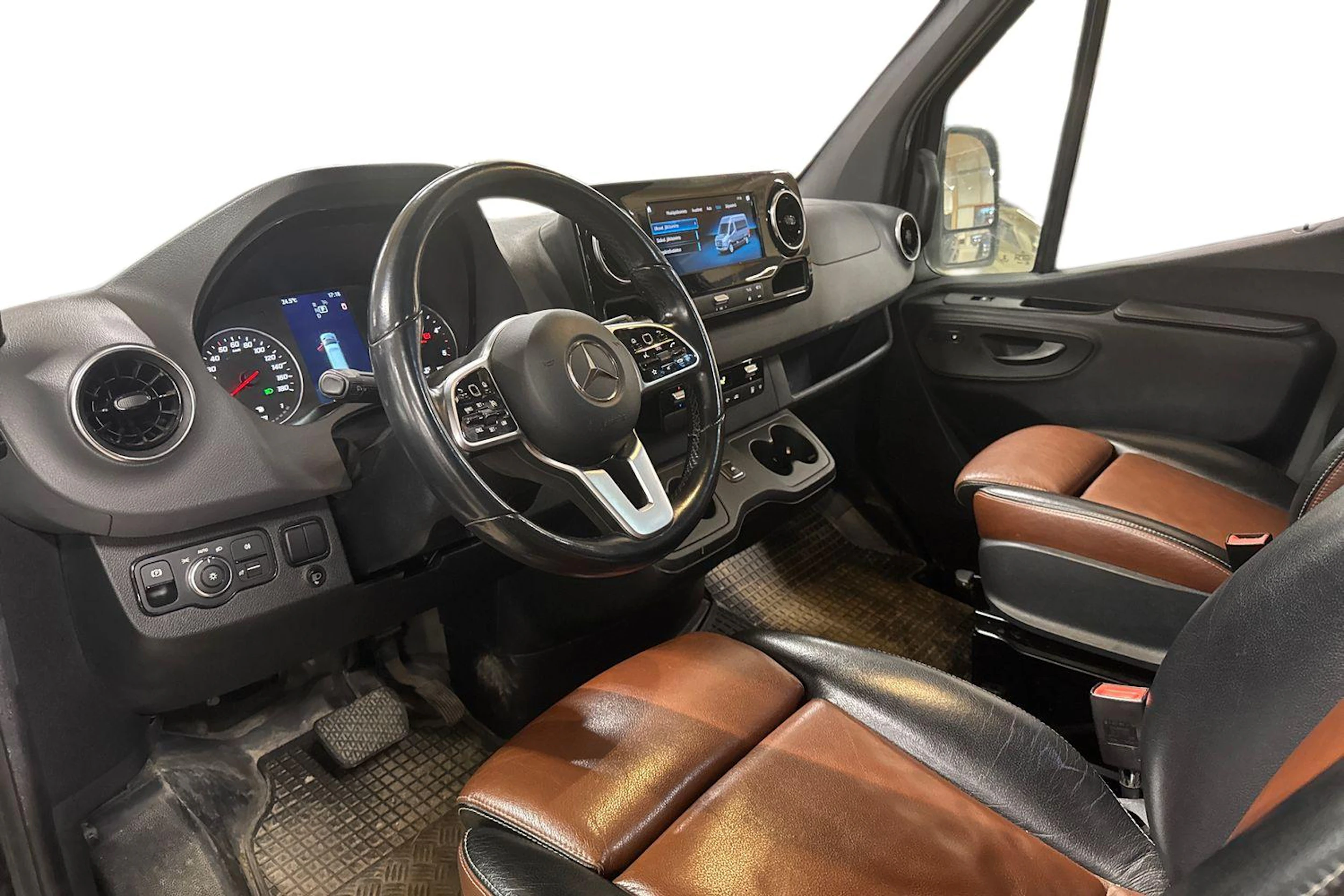 musta Mercedes-Benz Sprinter 2021 kuva 3.