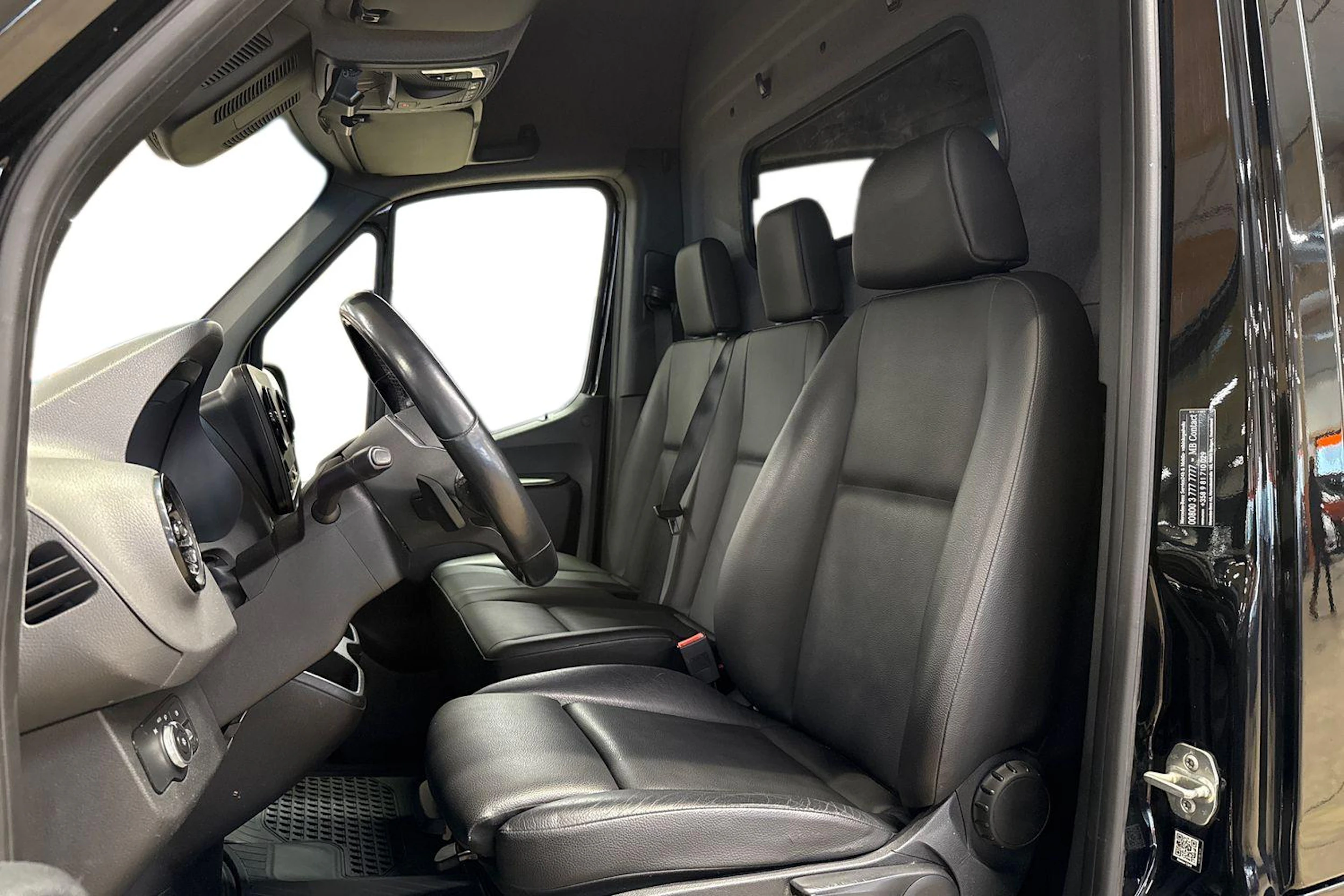 musta Mercedes-Benz Sprinter 2021 kuva 7.