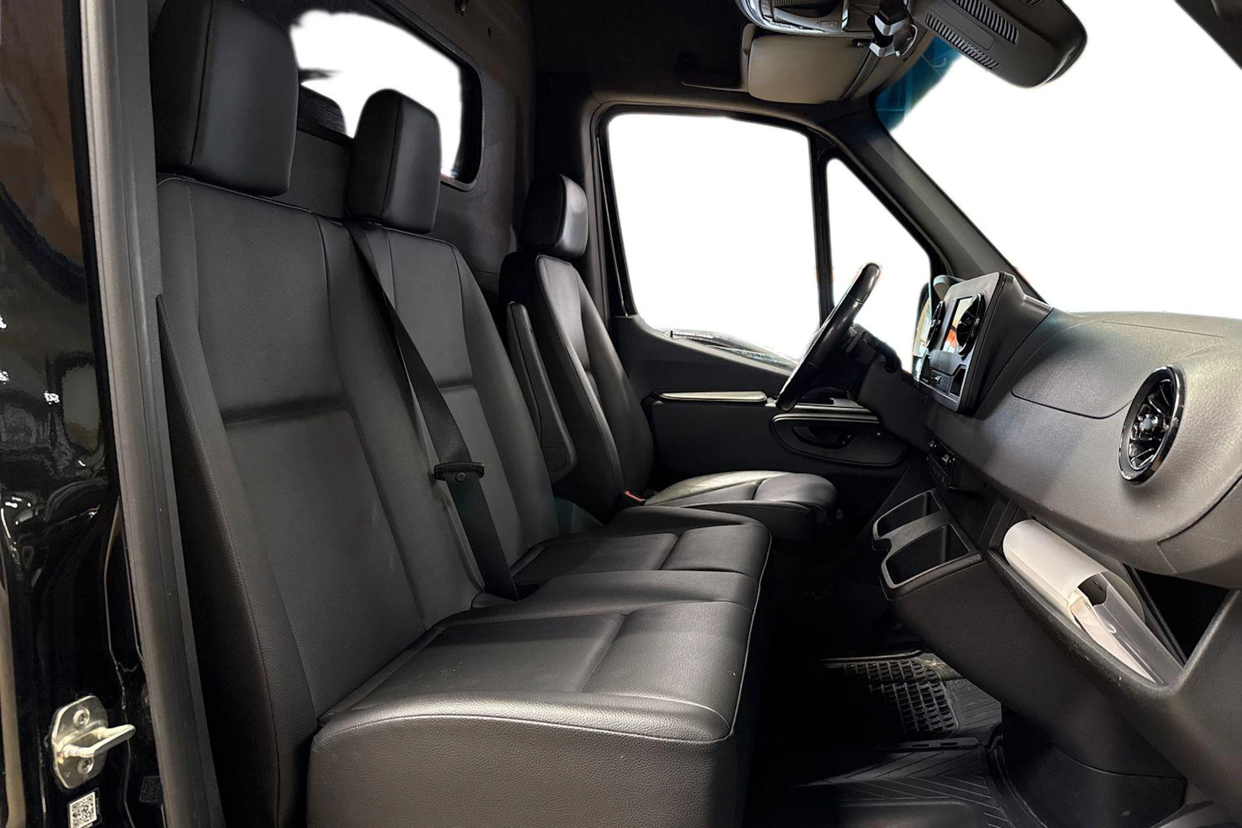 musta Mercedes-Benz Sprinter 2021 kuva 8.