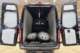 musta Mercedes-Benz Sprinter 2021 kuva 20.