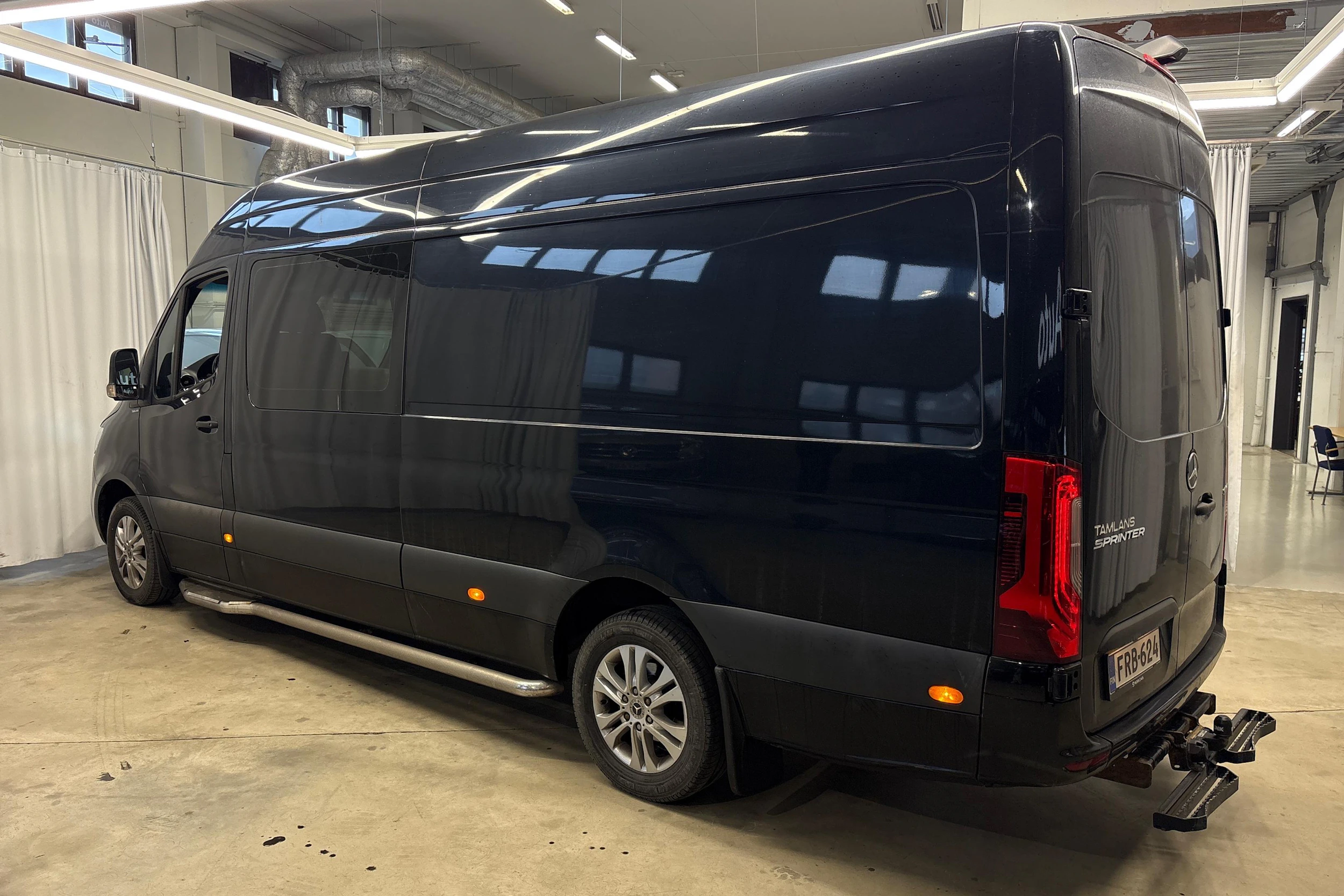 musta Mercedes-Benz Sprinter 2021 kuva 3.