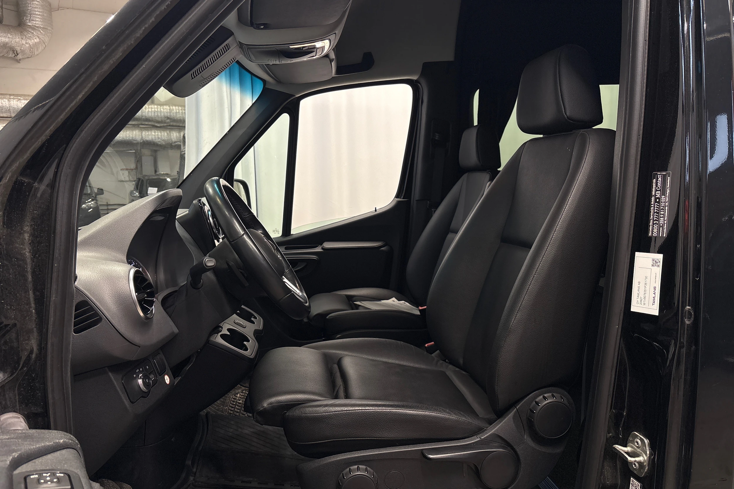 musta Mercedes-Benz Sprinter 2021 kuva 5.