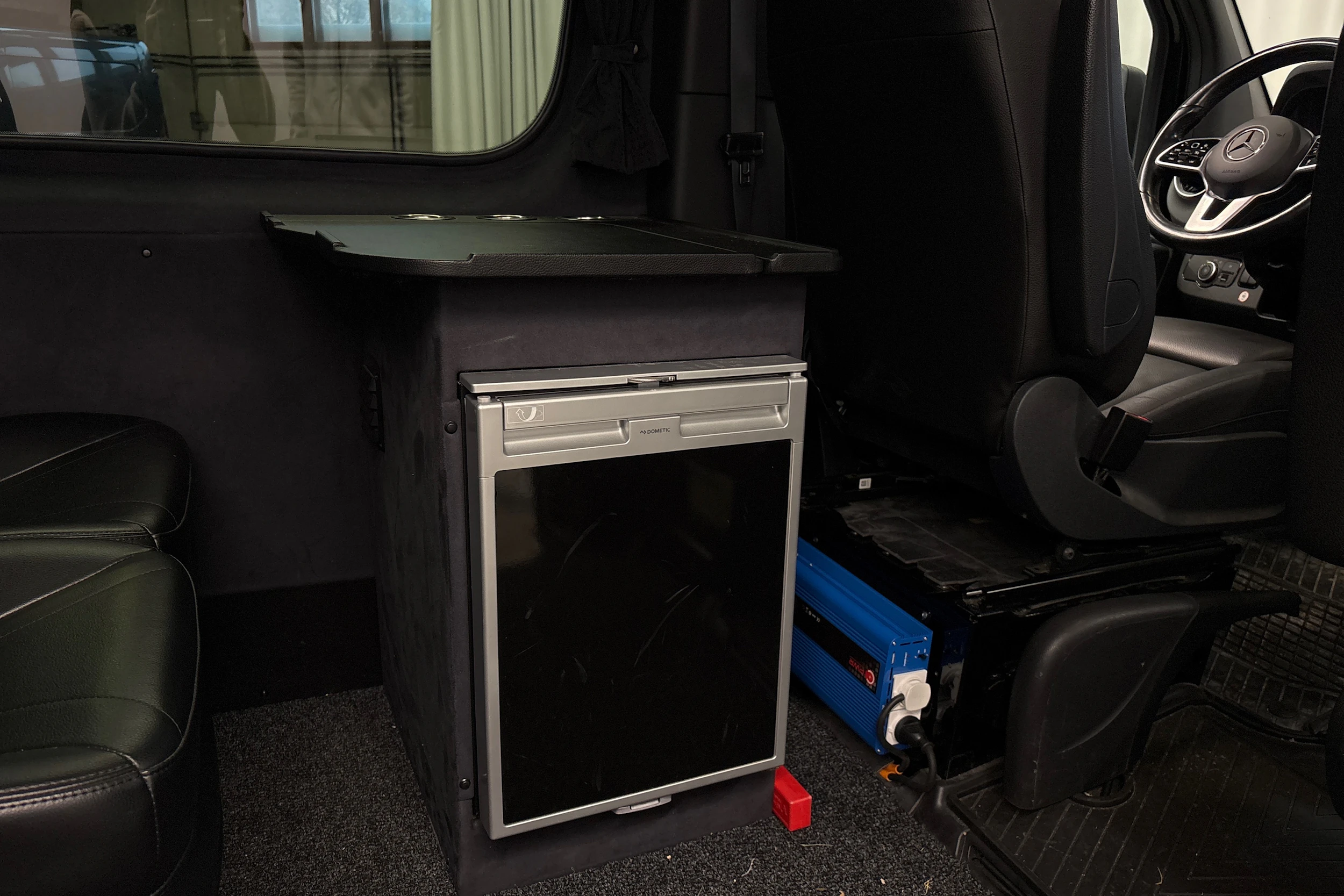 musta Mercedes-Benz Sprinter 2021 kuva 7.
