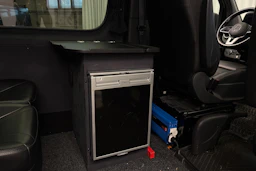 musta Mercedes-Benz Sprinter 2021 kuva 7.