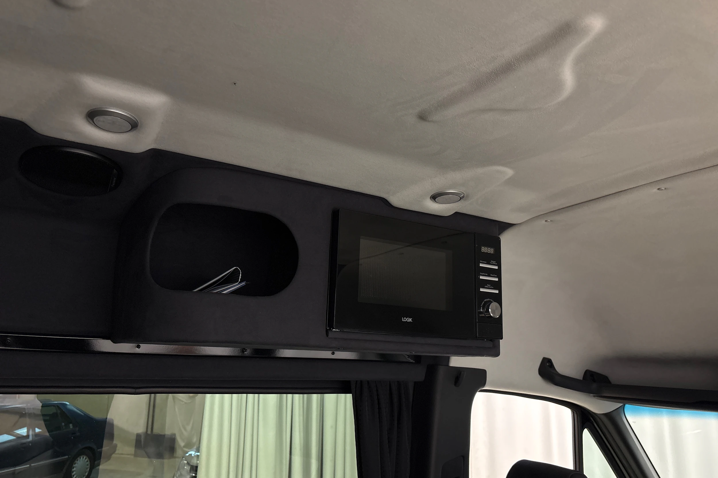 musta Mercedes-Benz Sprinter 2021 kuva 8.