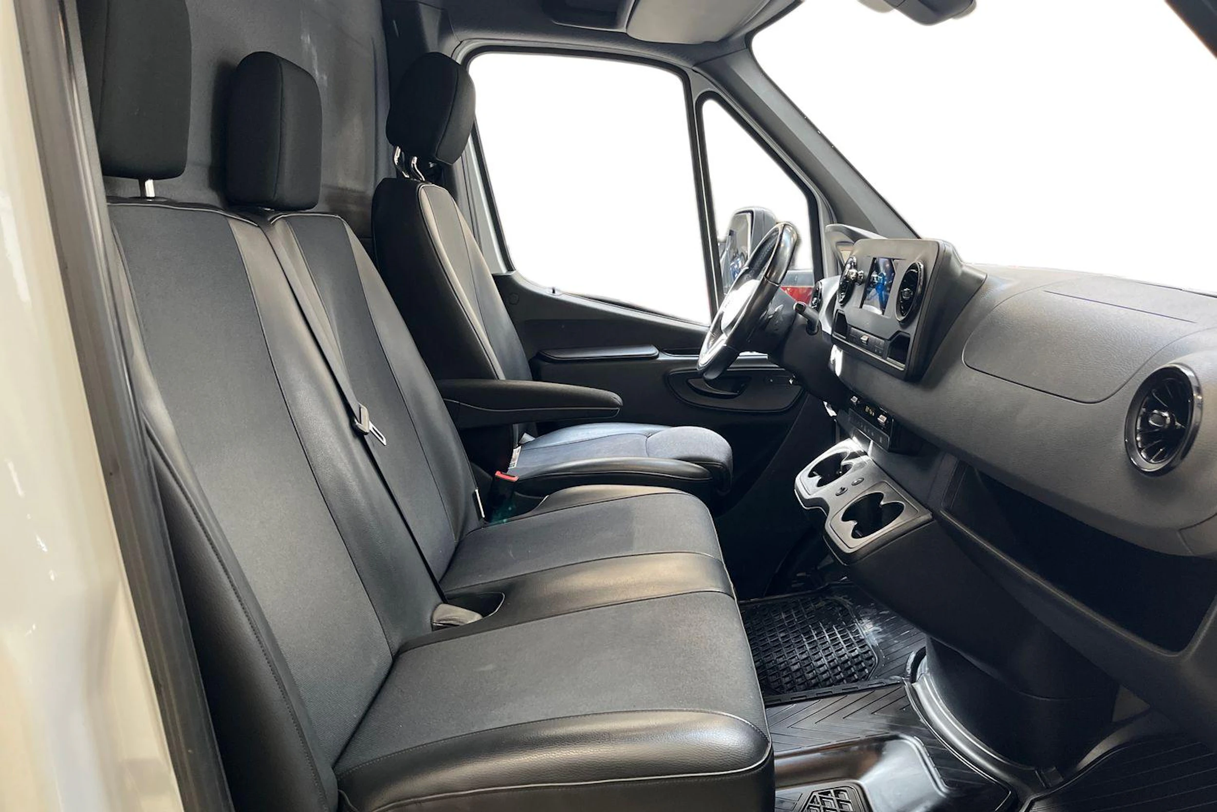 sininen Mercedes-Benz Sprinter 2021 kuva 11.