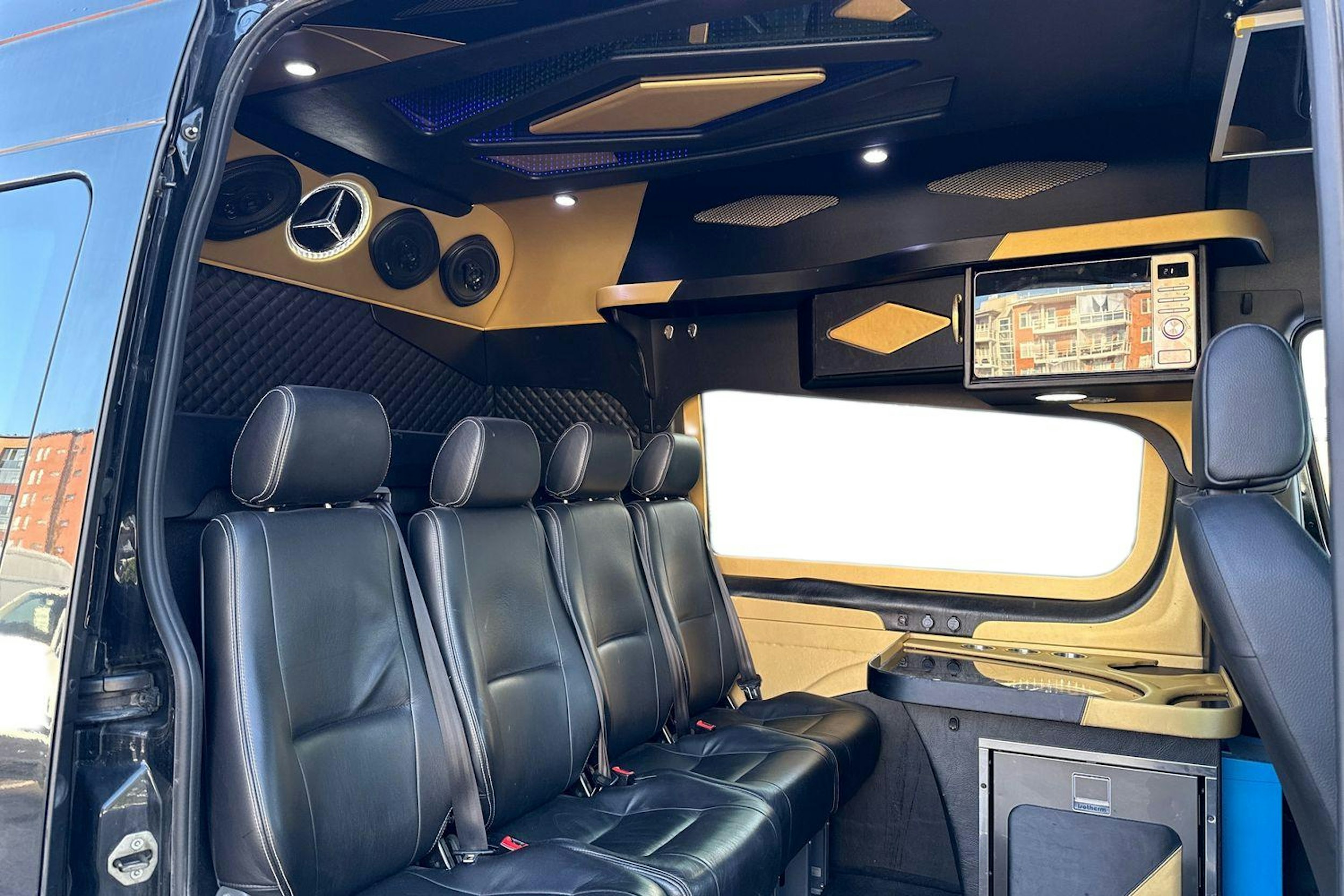 musta Mercedes-Benz Sprinter 2021 kuva 3.