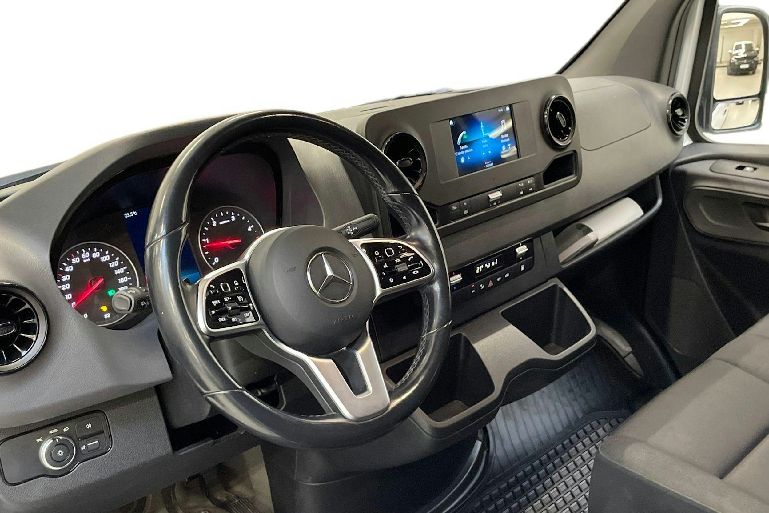 valkoinen Mercedes-Benz Sprinter 2021 kuva 9.