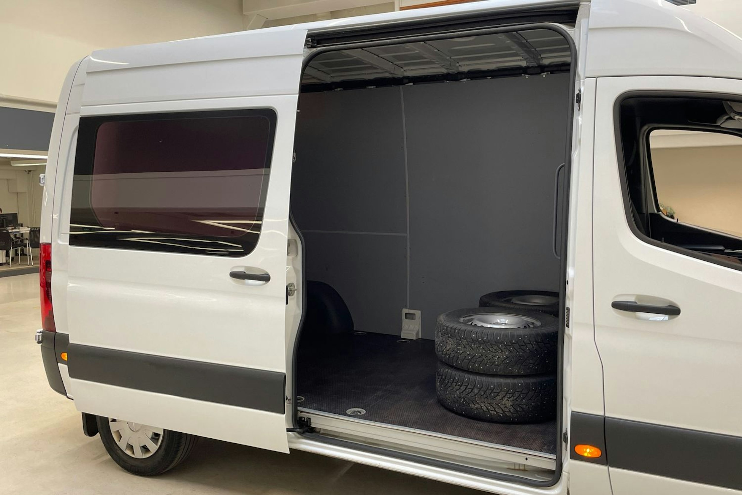 valkoinen Mercedes-Benz Sprinter 2021 kuva 12.