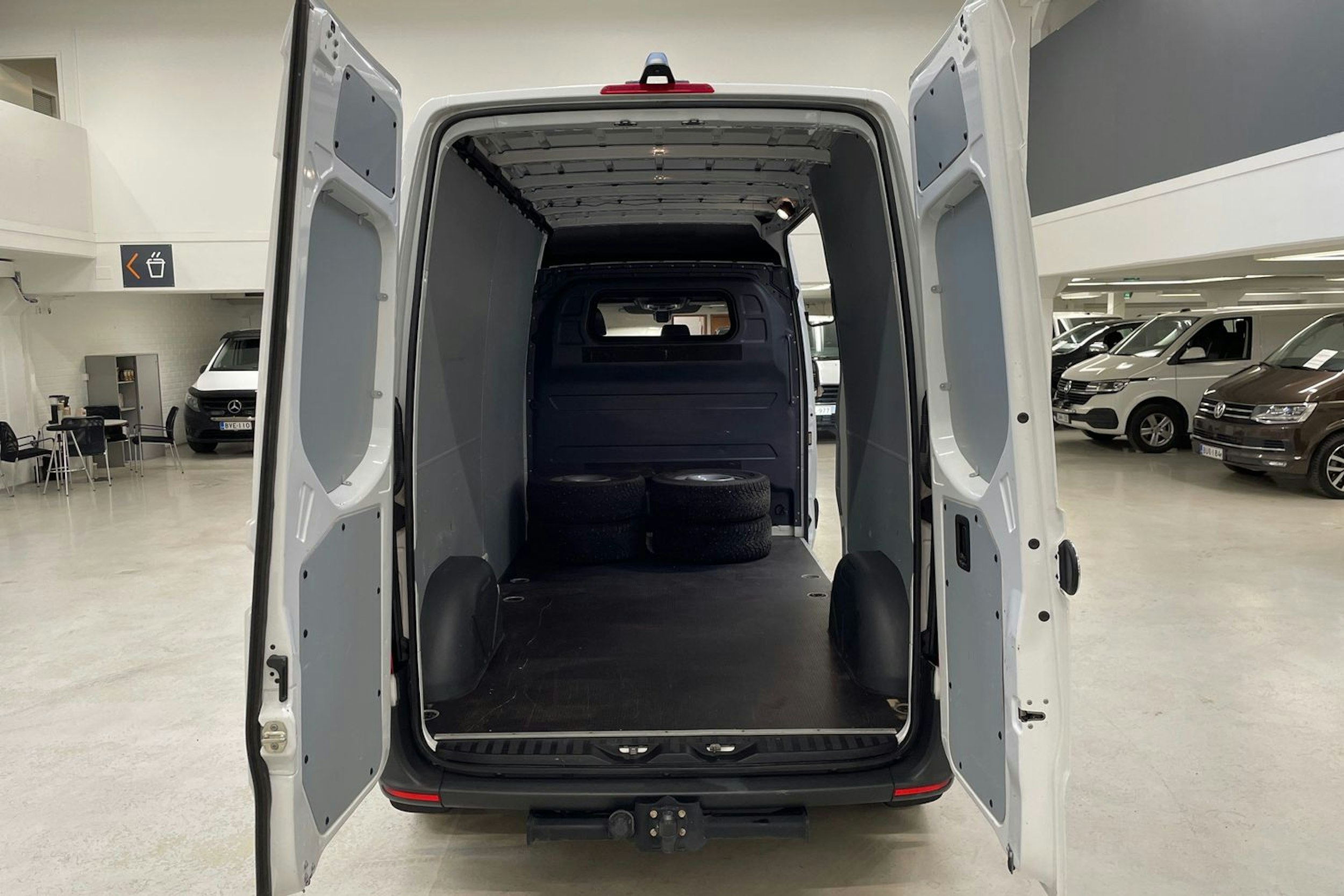 valkoinen Mercedes-Benz Sprinter 2021 kuva 14.